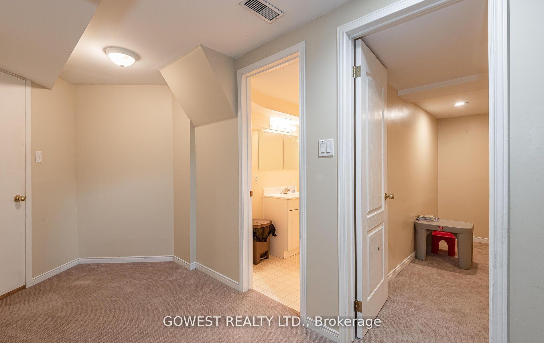 52 Davis Crescent photo 30