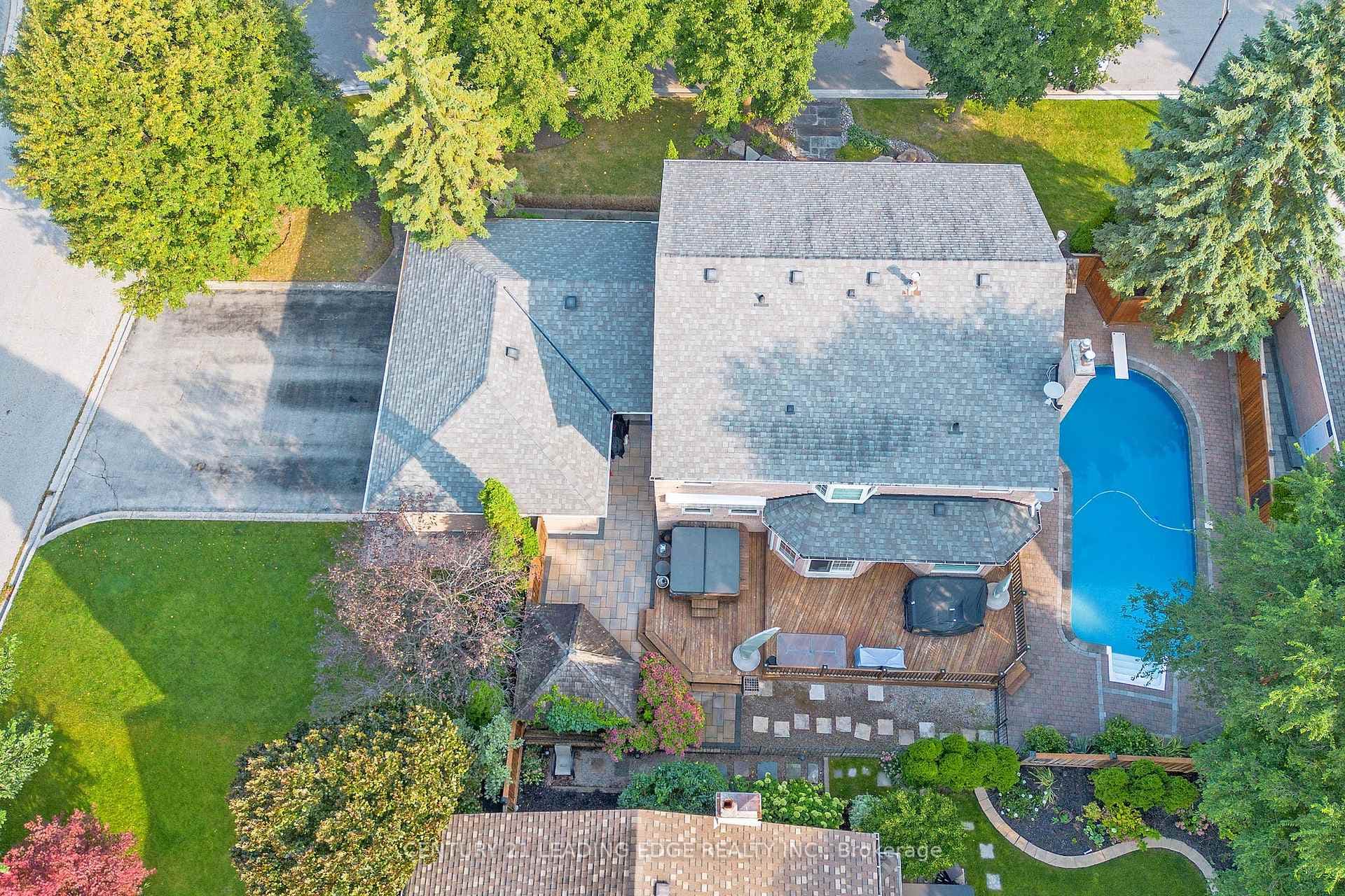 11 Hedgewood Drive photo 5