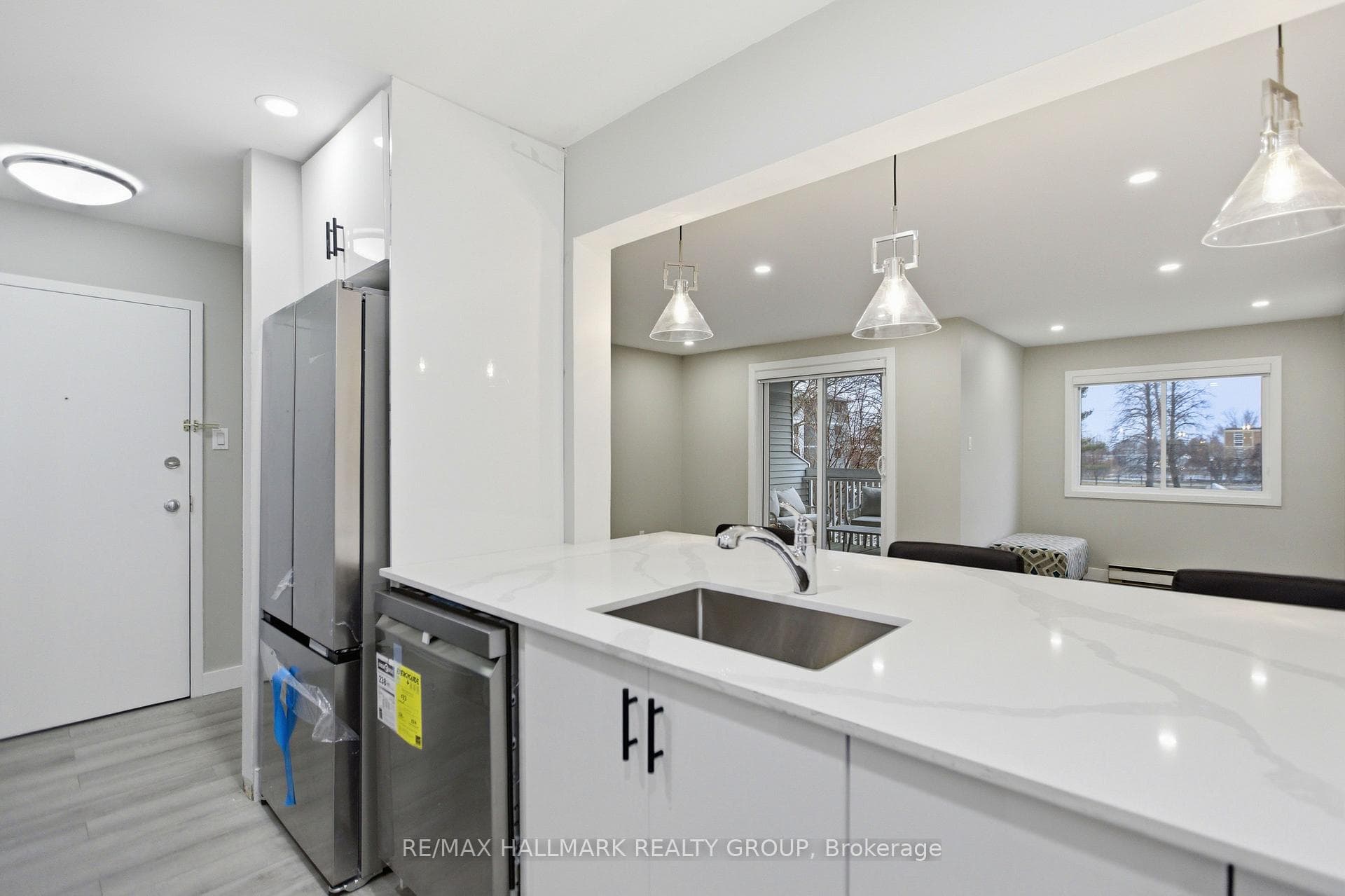 218 Viewmount Drive Unit 216 photo 9
