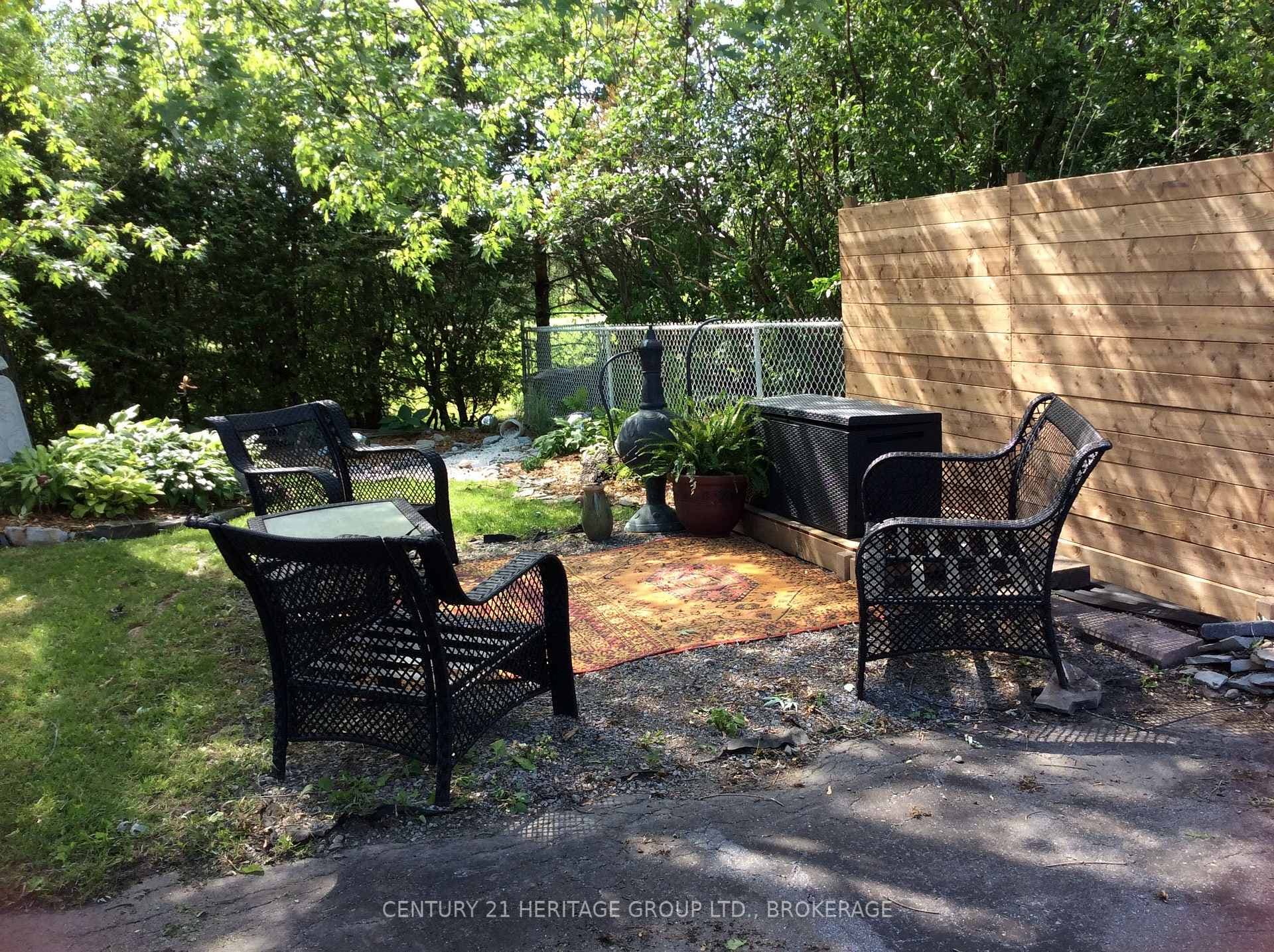 68 Brant Avenue photo 34