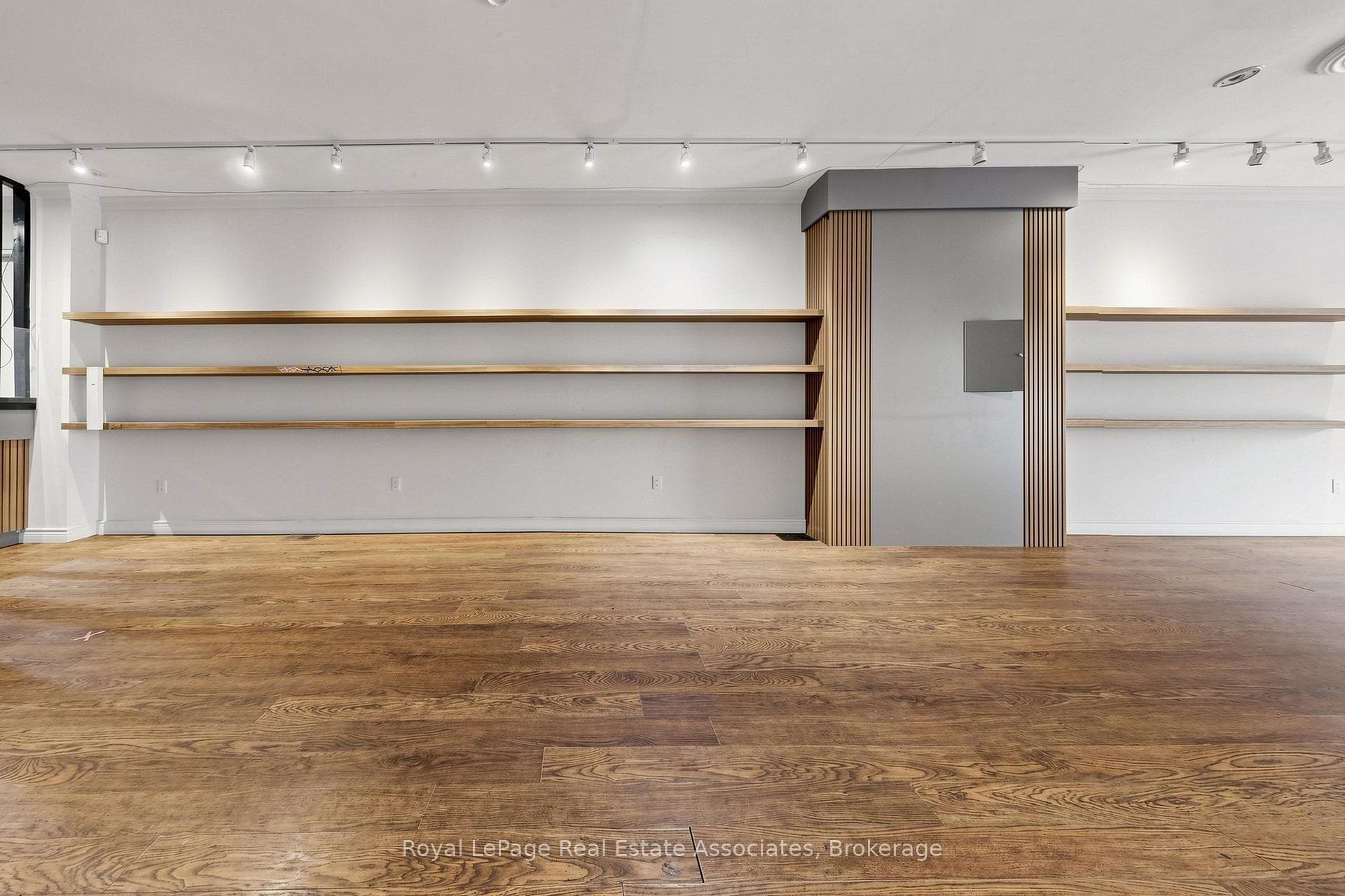 644 Queen Street photo 15