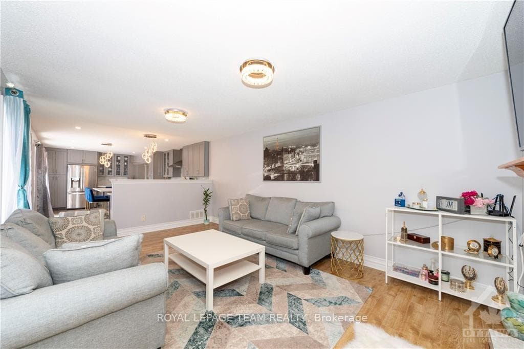 61 DE LA RIVE Drive photo 12