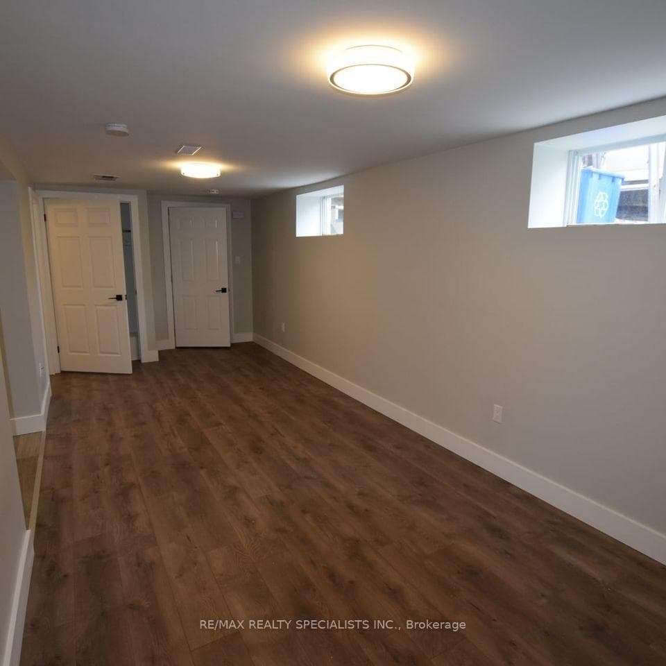 786 Walker Street photo 26