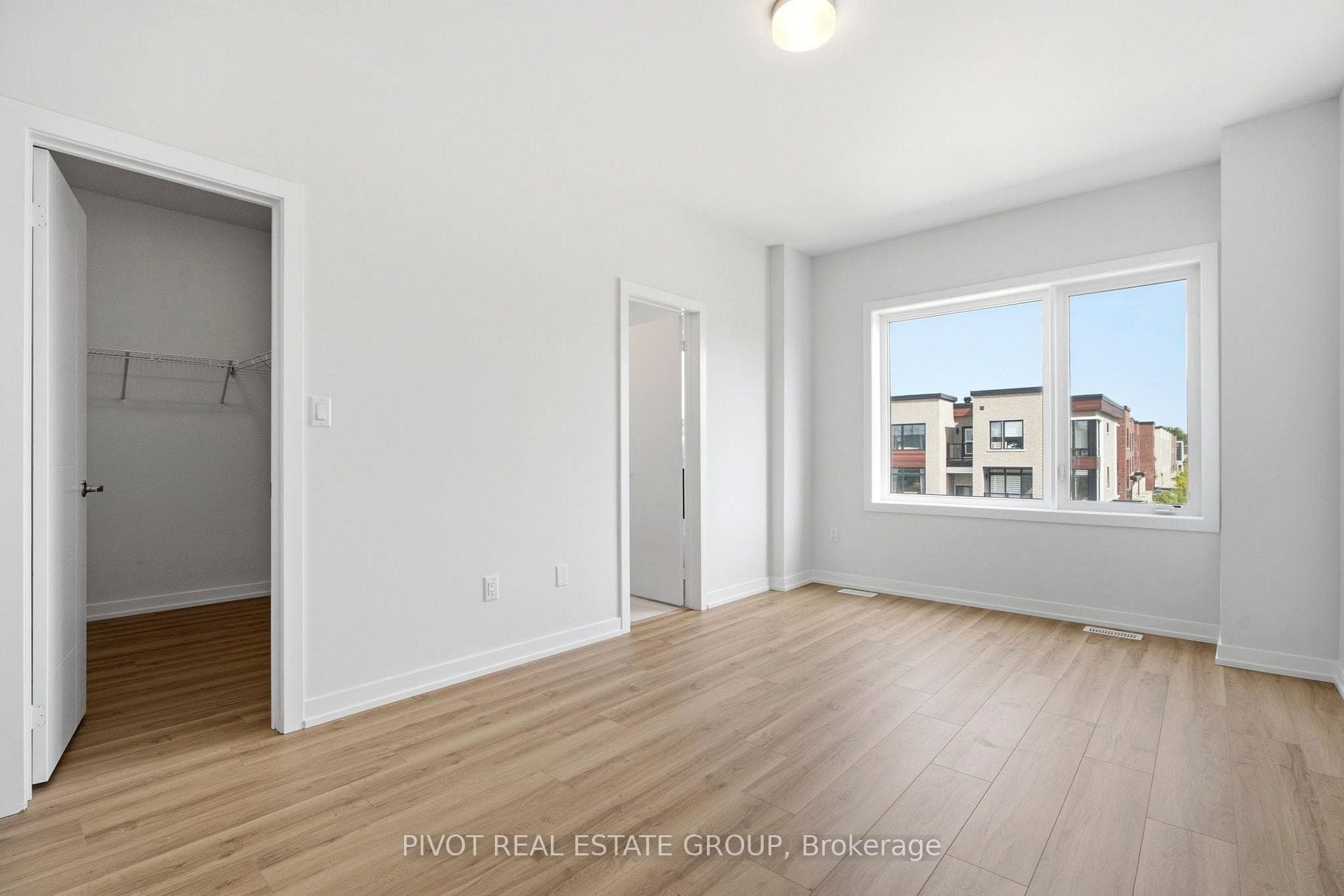 2752 Lawrence Avenue photo 29