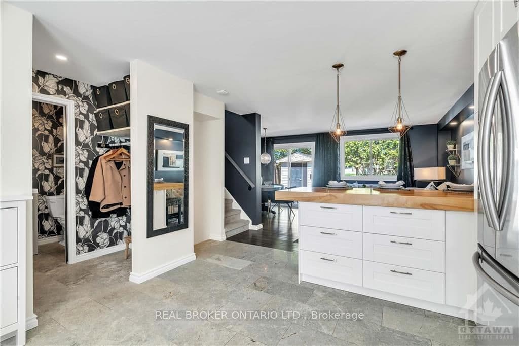 35 FOXLEIGH Crescent photo 4