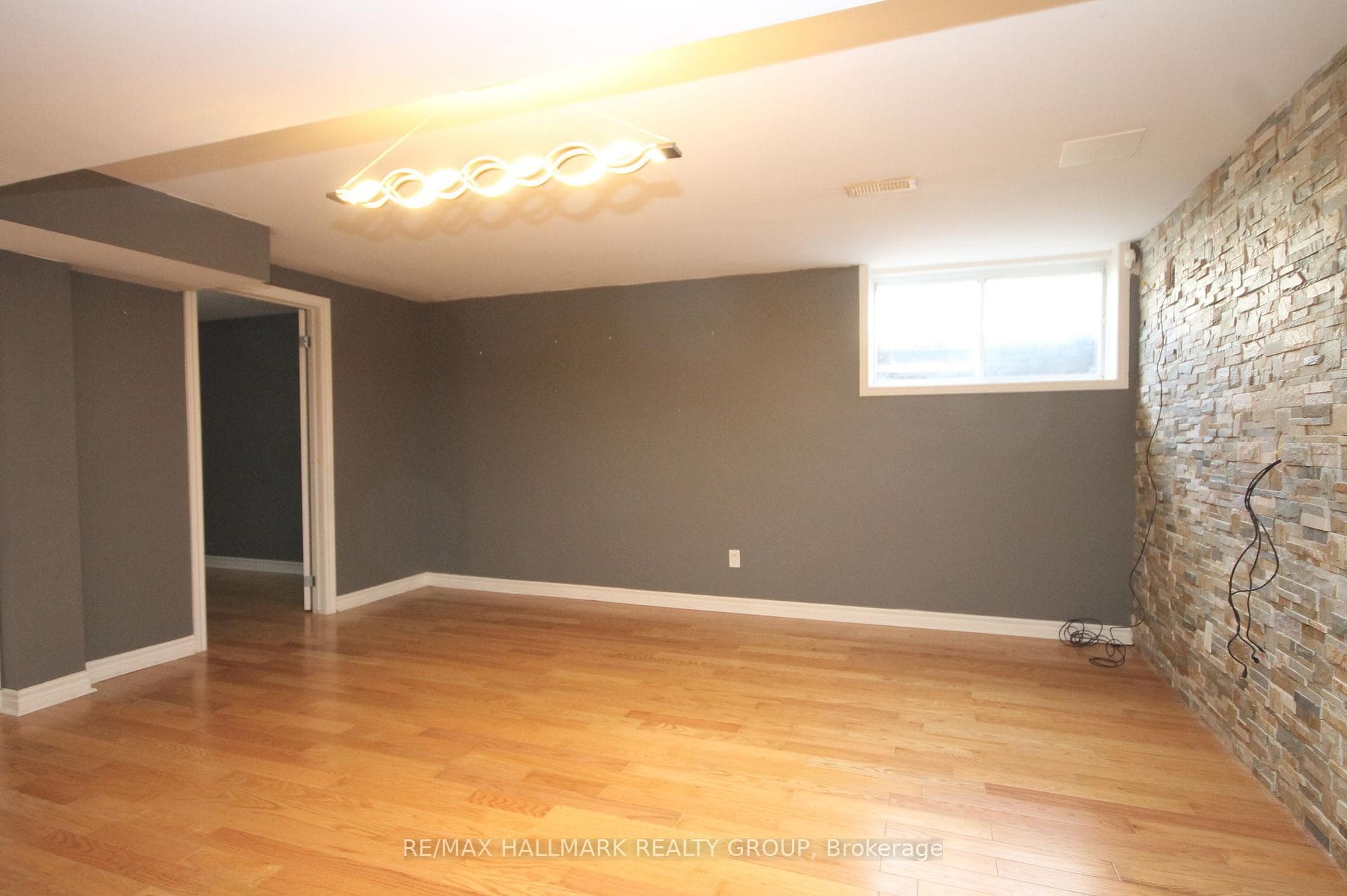 322 FAIRLAKES Way photo 37