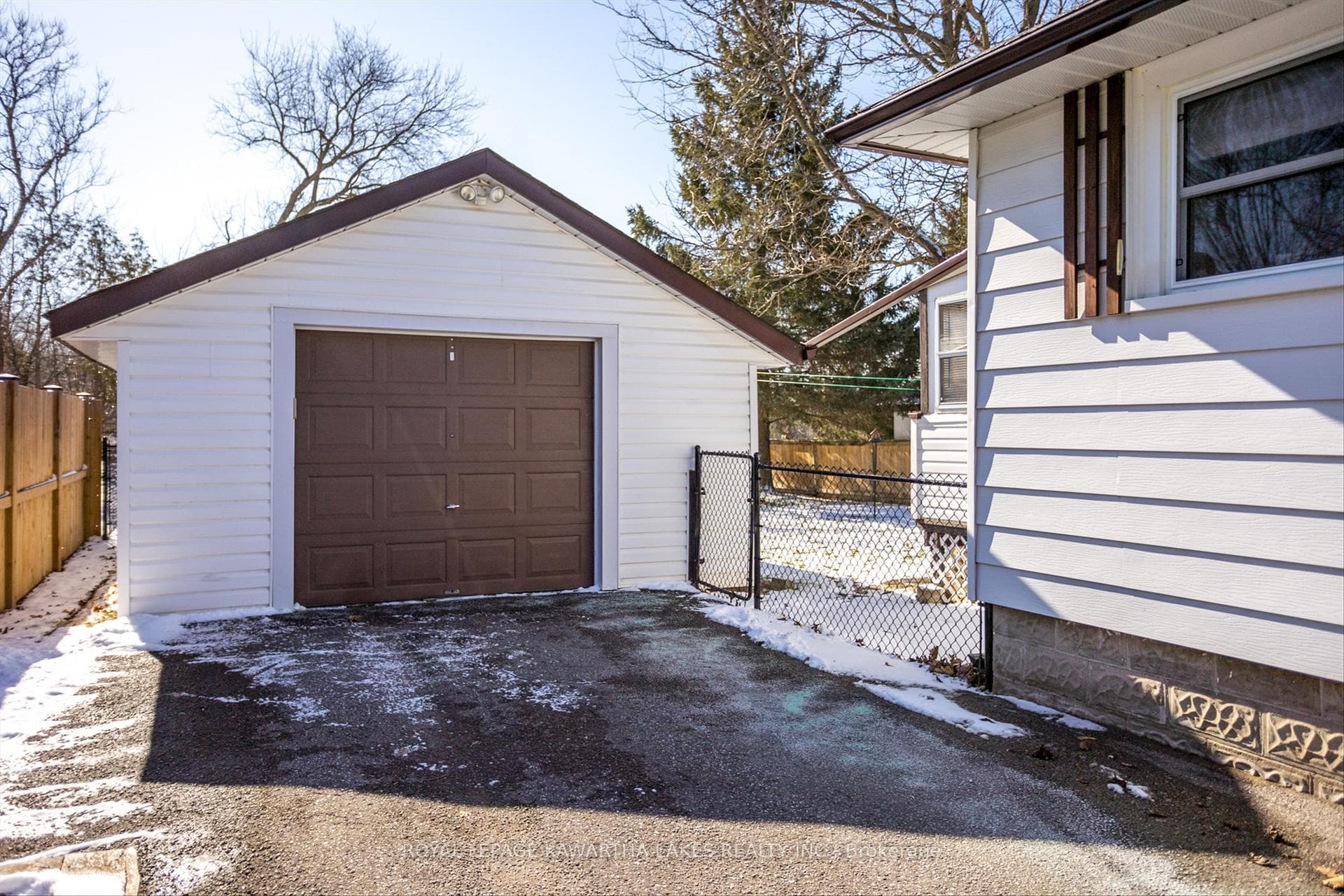 25 Kawartha Drive photo 31
