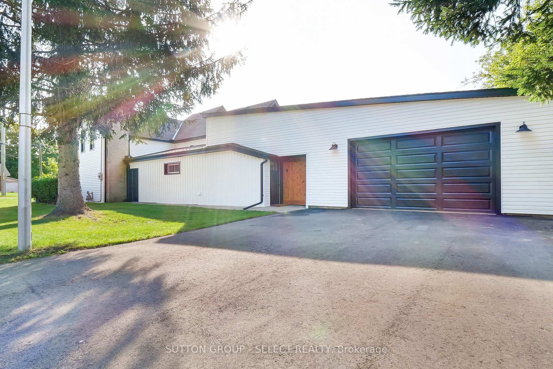 526 DEWAN Street photo 3
