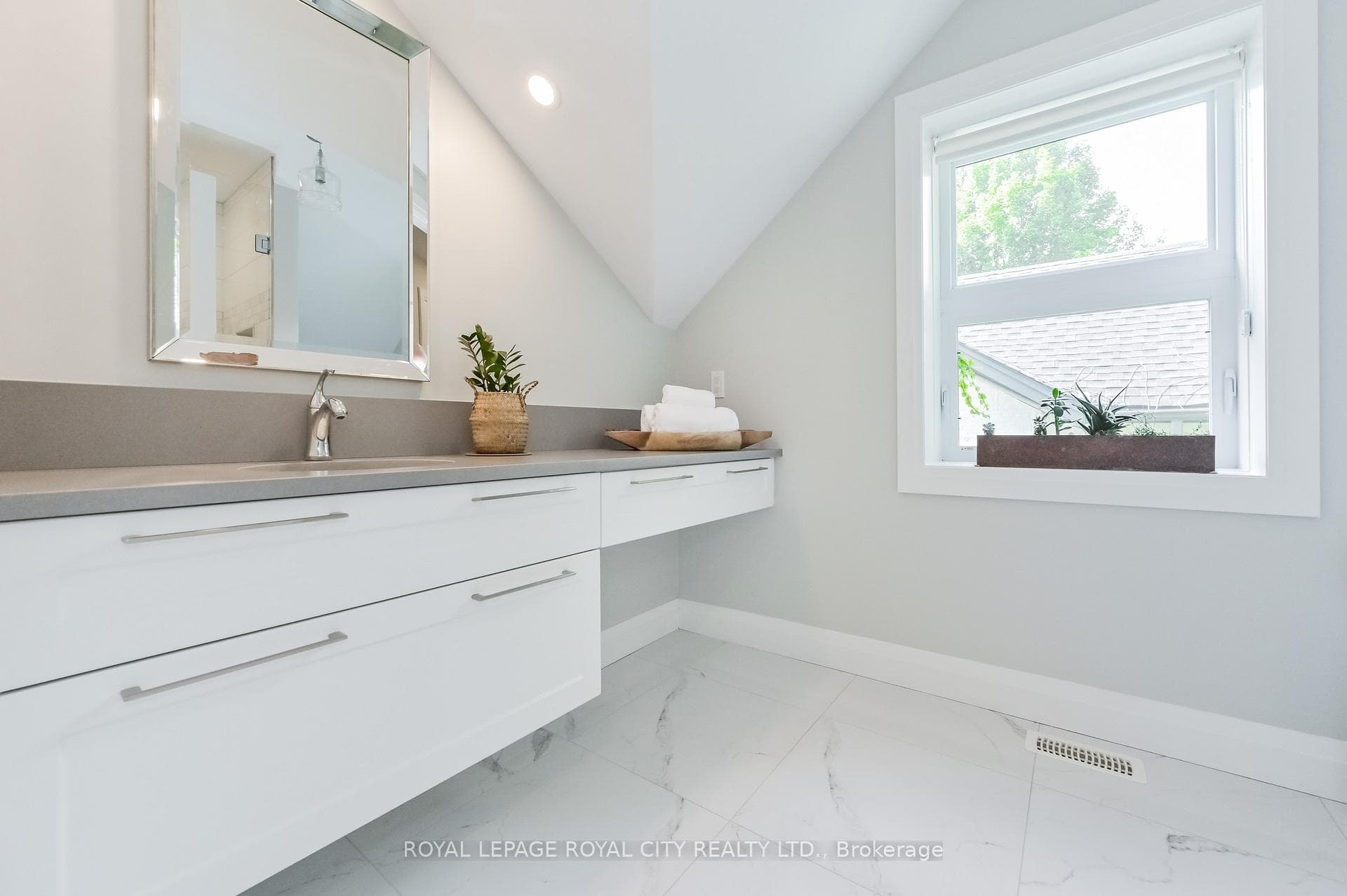 279 Geddes Street photo 23