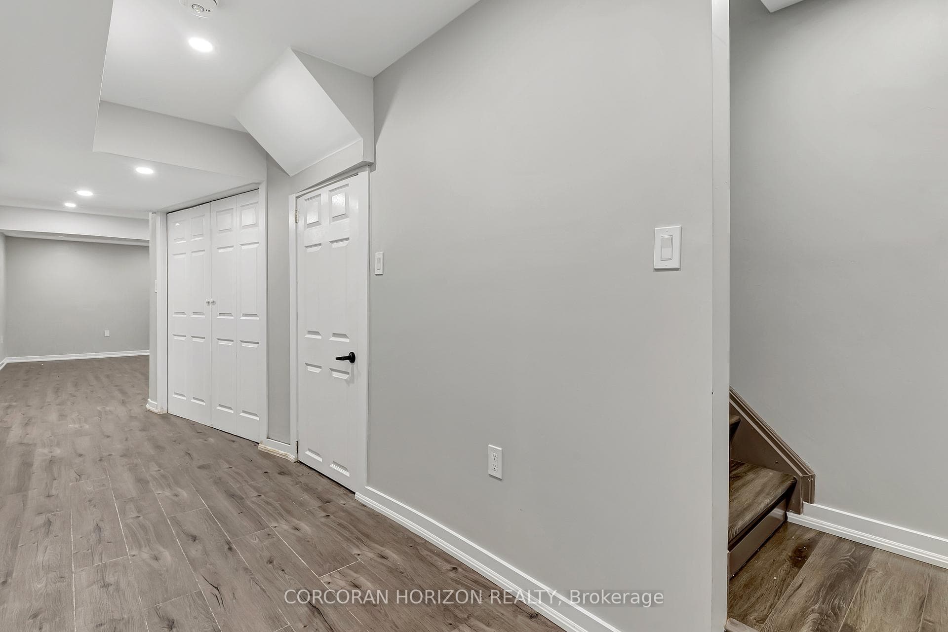 26 Tweedsdale Street Unit Lower photo 4