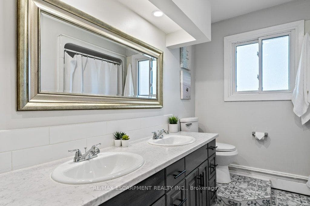 9793 Dickenson Road photo 12