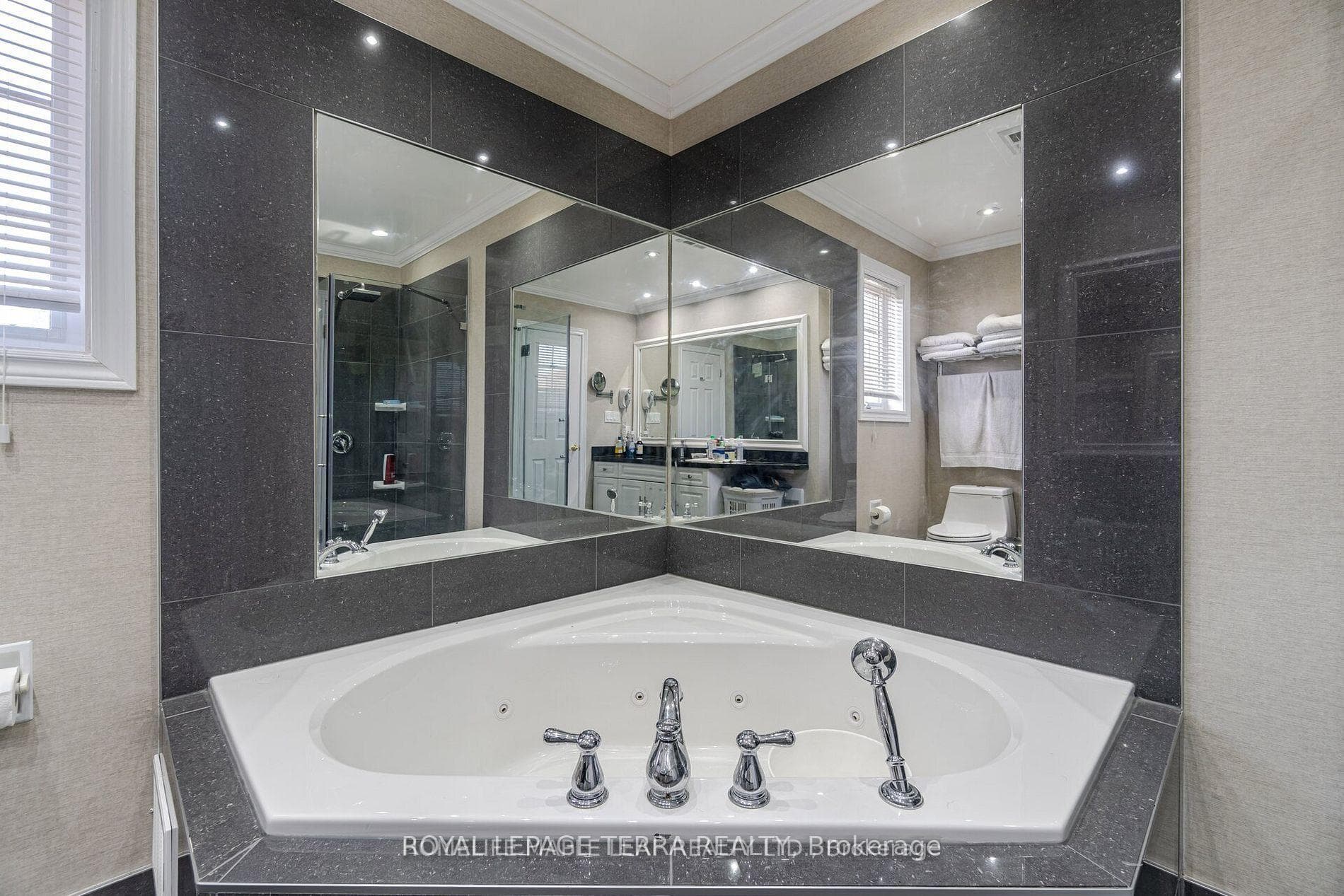 14 Sheringham Street photo 19