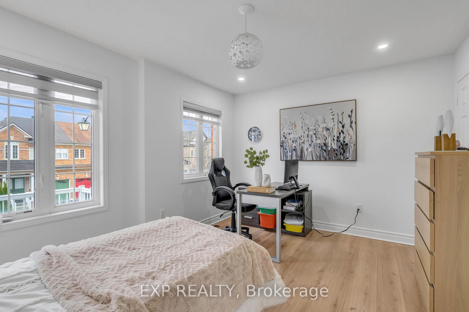 319 Powys Street photo 31