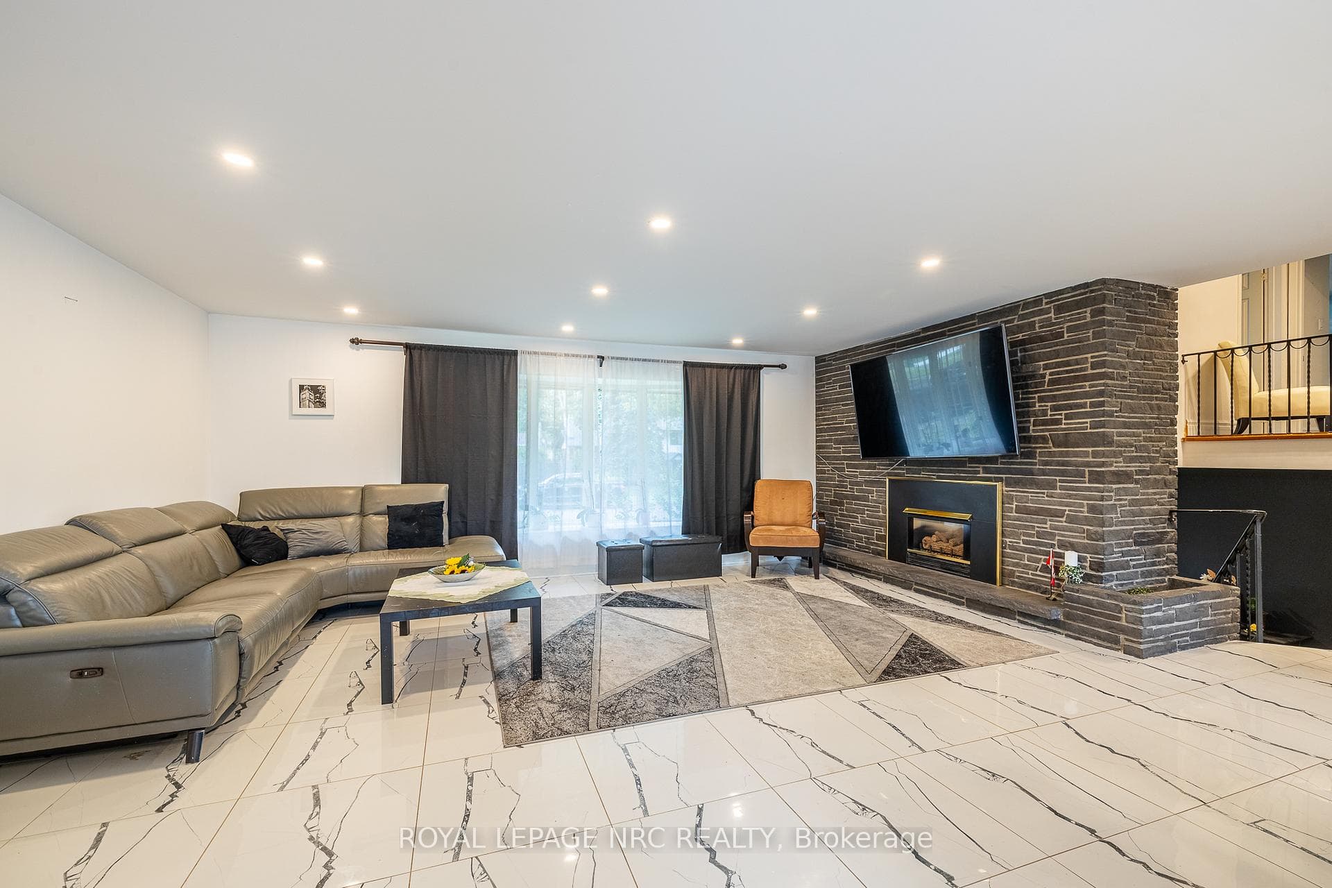 3797 Wiltshire Boulevard photo 10
