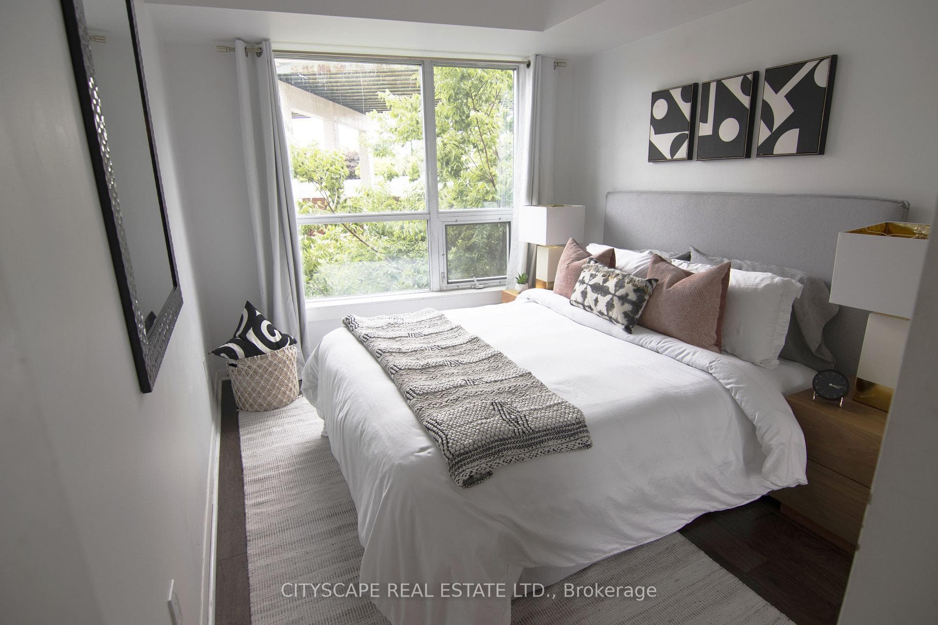 231 Fort York Boulevard Unit 322 photo 6