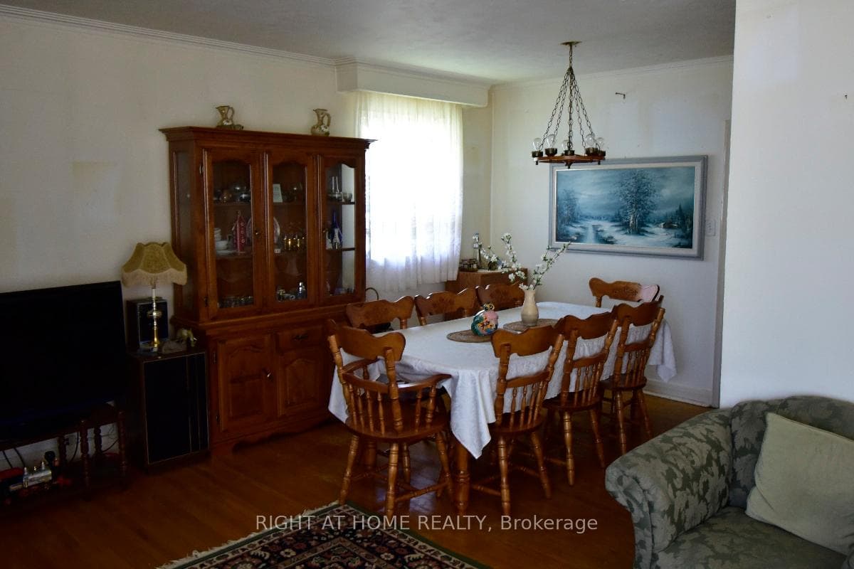 2436 Islington Avenue photo 7