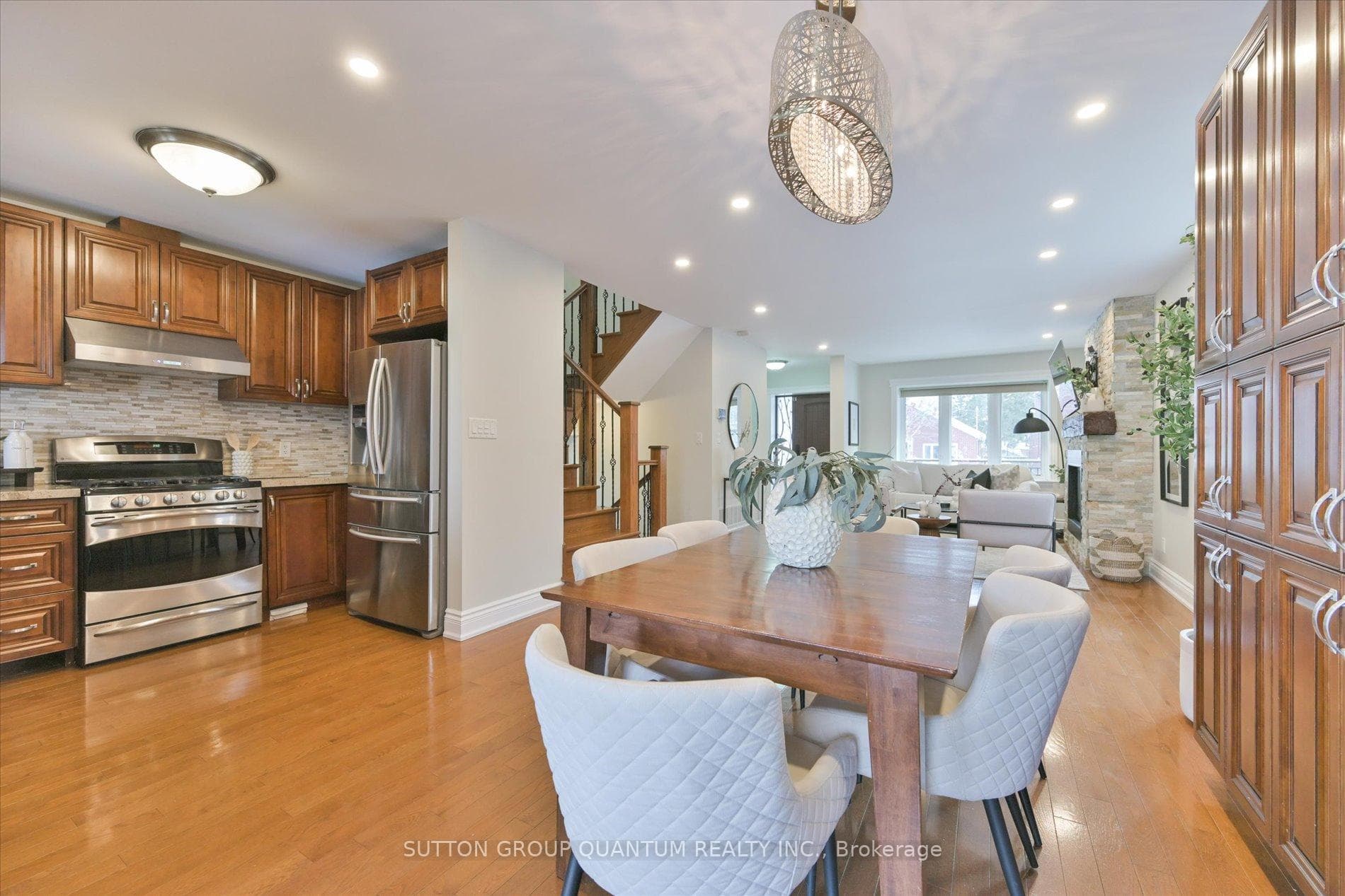 76 Albani Street photo 12