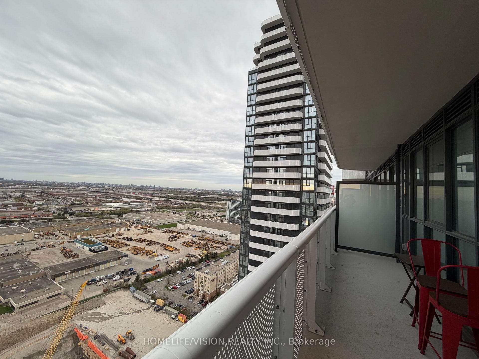 8 Interchange Way Unit 3207 photo 17