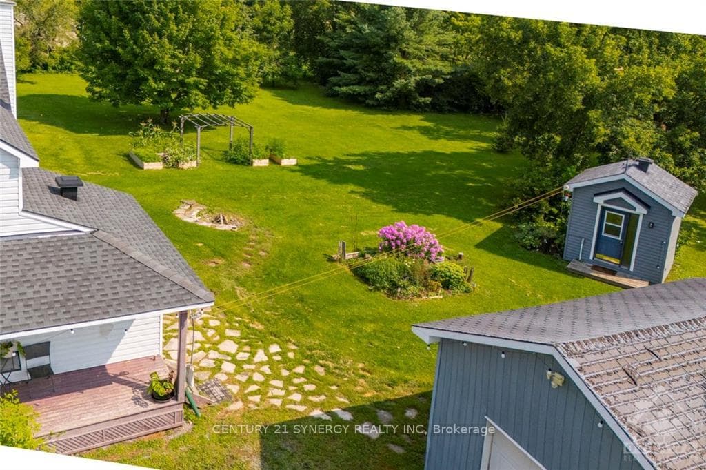 1695 GROVES Road photo 3