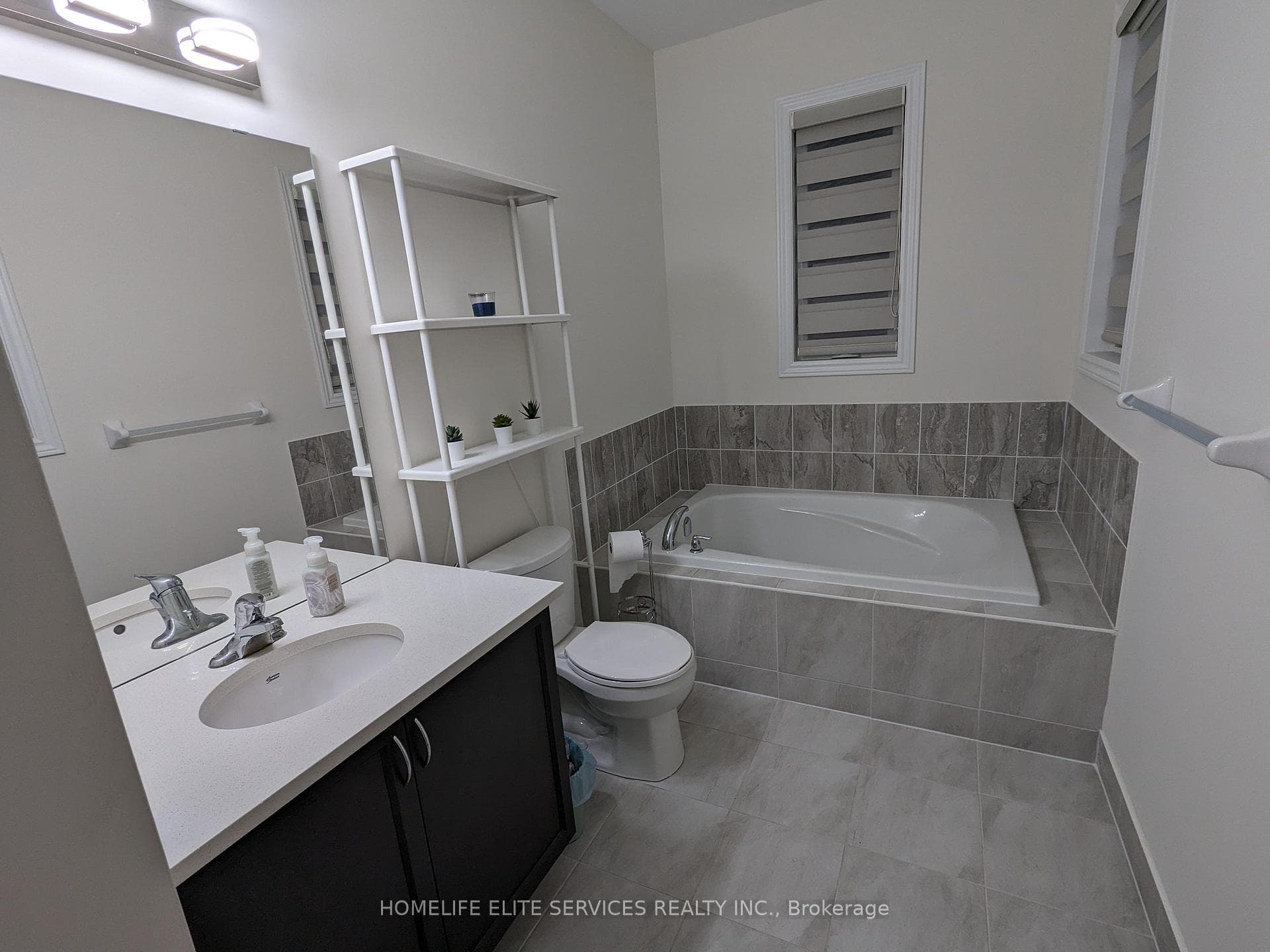 2 Hickling Lane photo 15