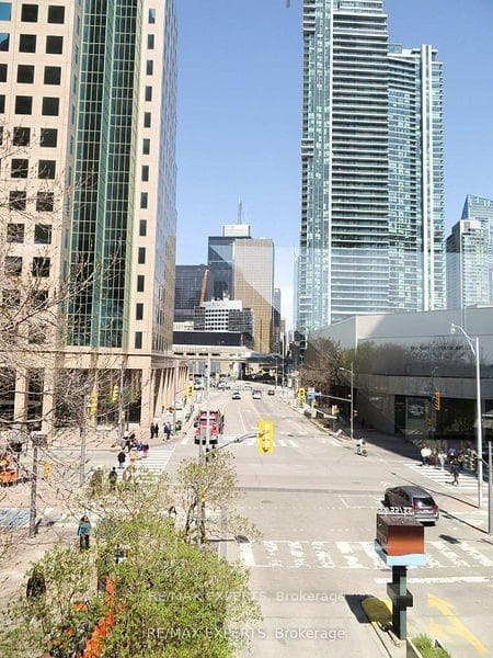 33 Harbour Square Unit 1013 photo 2