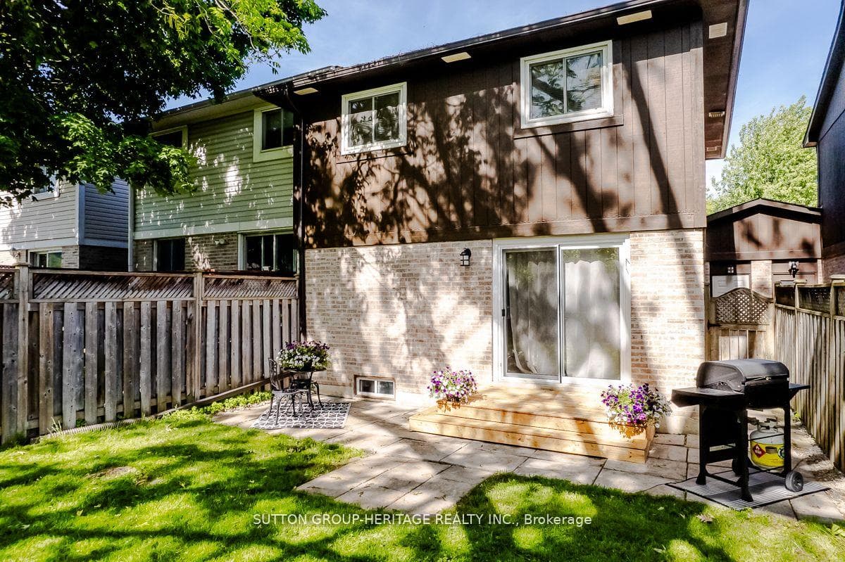 875 Gentry Crescent photo 33