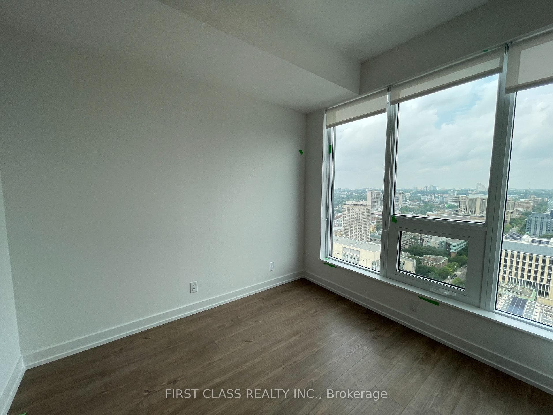 203 College Street Unit 2805 photo 9