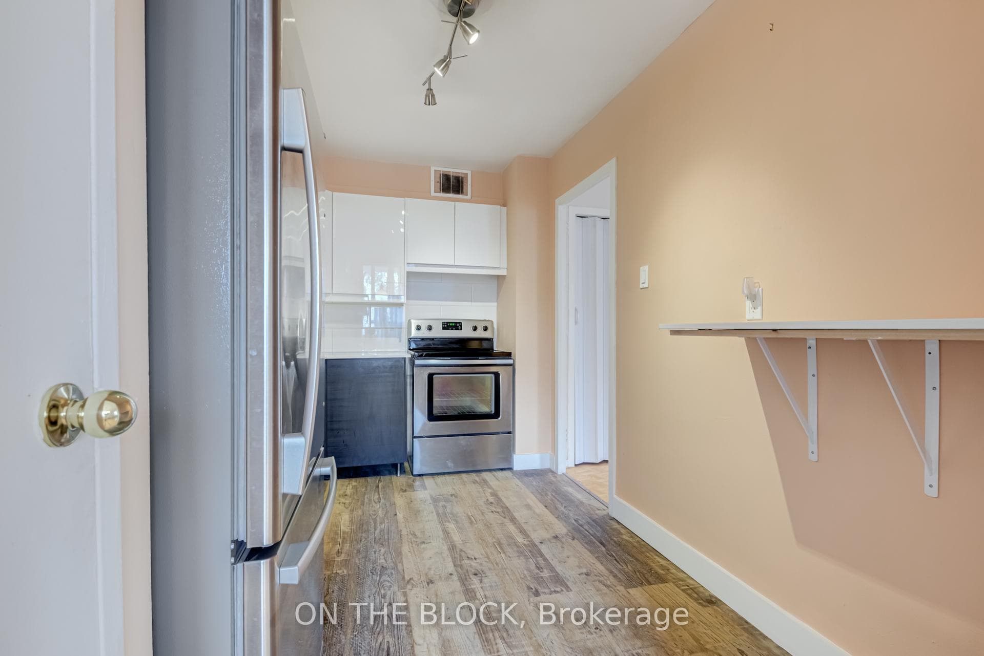 3460 Keele Street Unit 404 photo 7