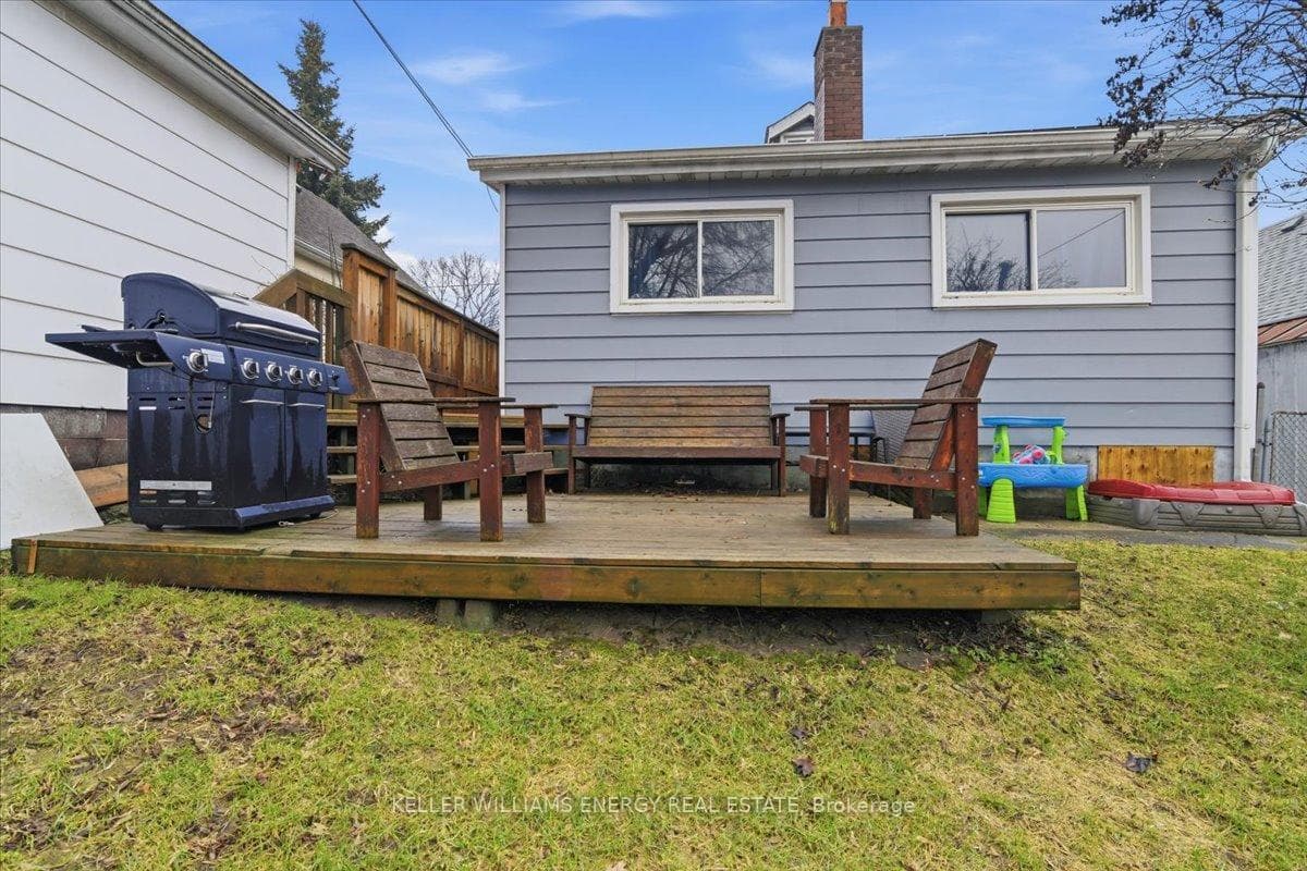 469 Montrave Avenue photo 34