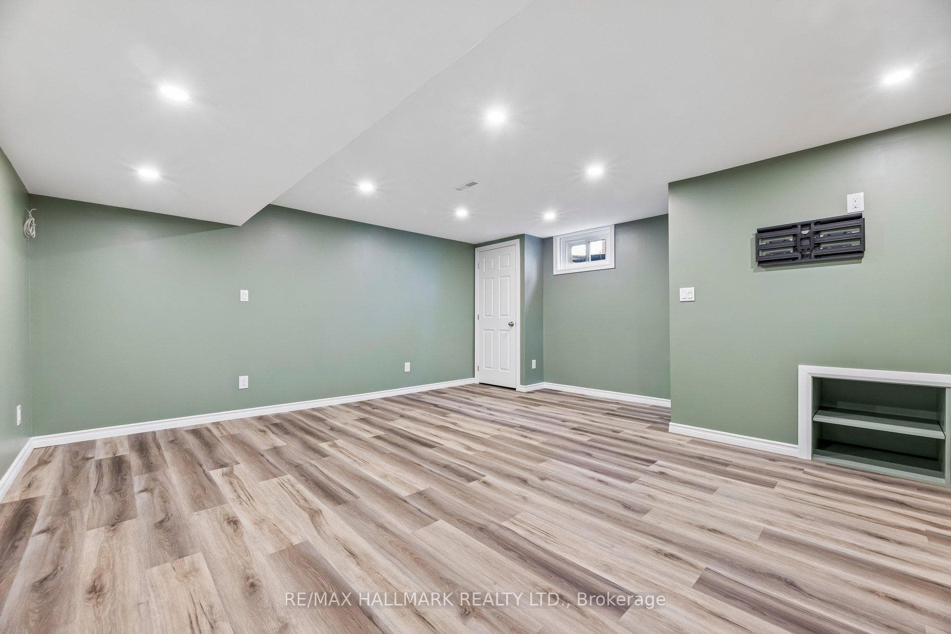 157 Barkley Crescent photo 23