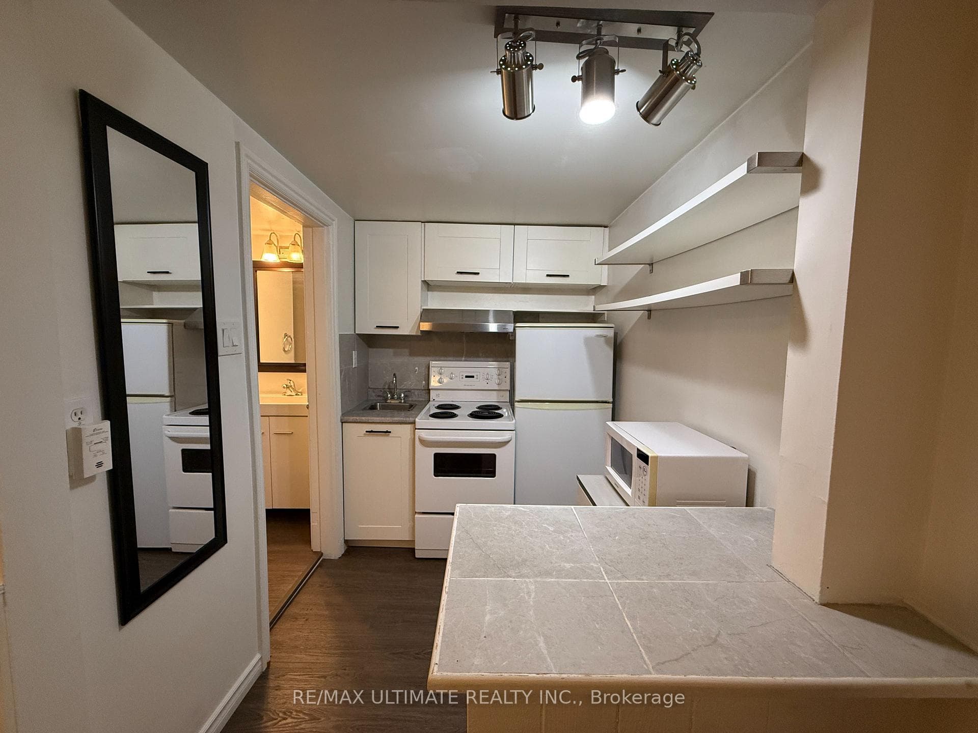 8 Avion Avenue Unit Unit 5 (Basement Unit) photo 8