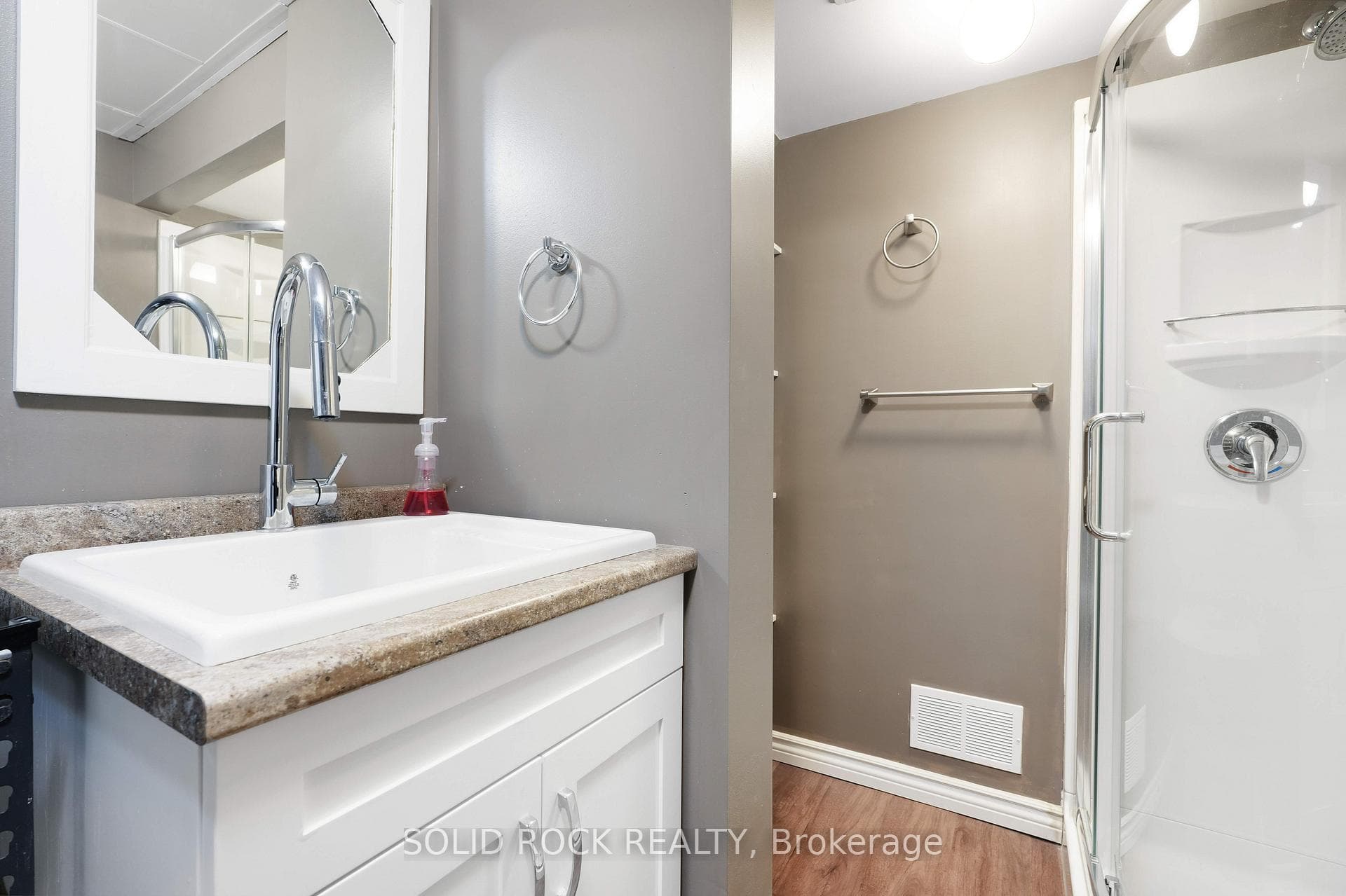 386 Vince Drive photo 32