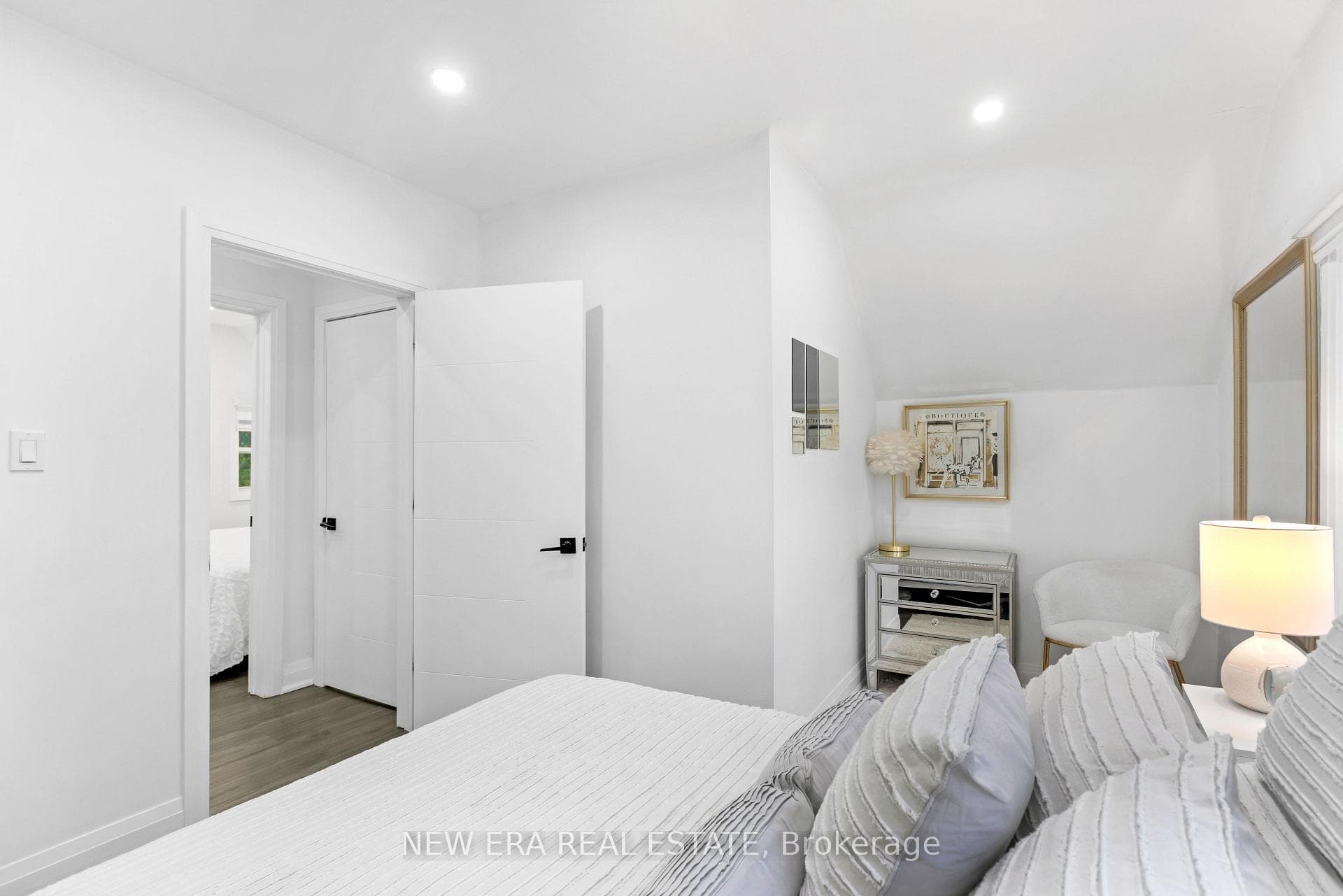 11 Albert Street photo 28