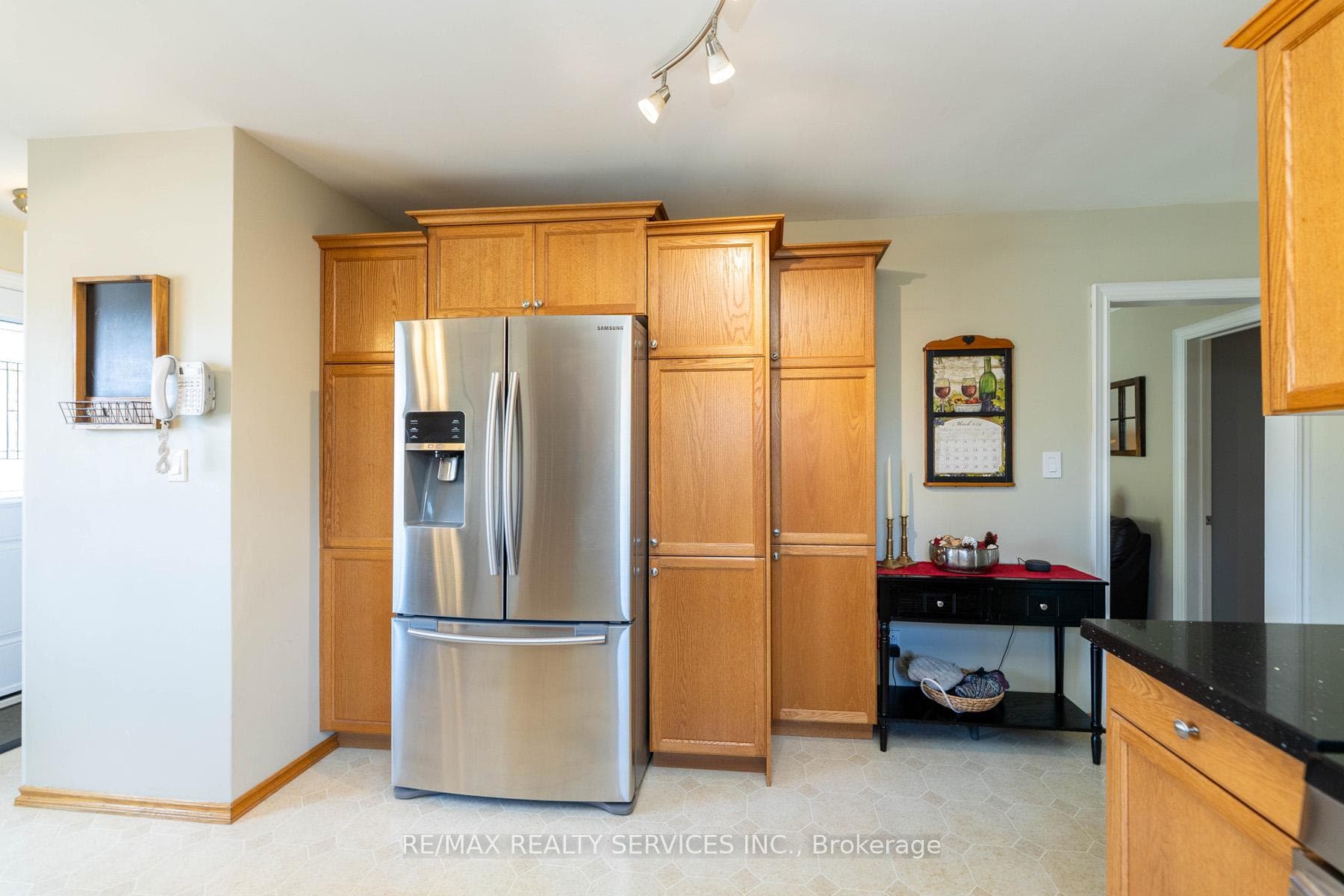 EXTRA CABINETS / SAMSUNG SS FRIDGE 69"