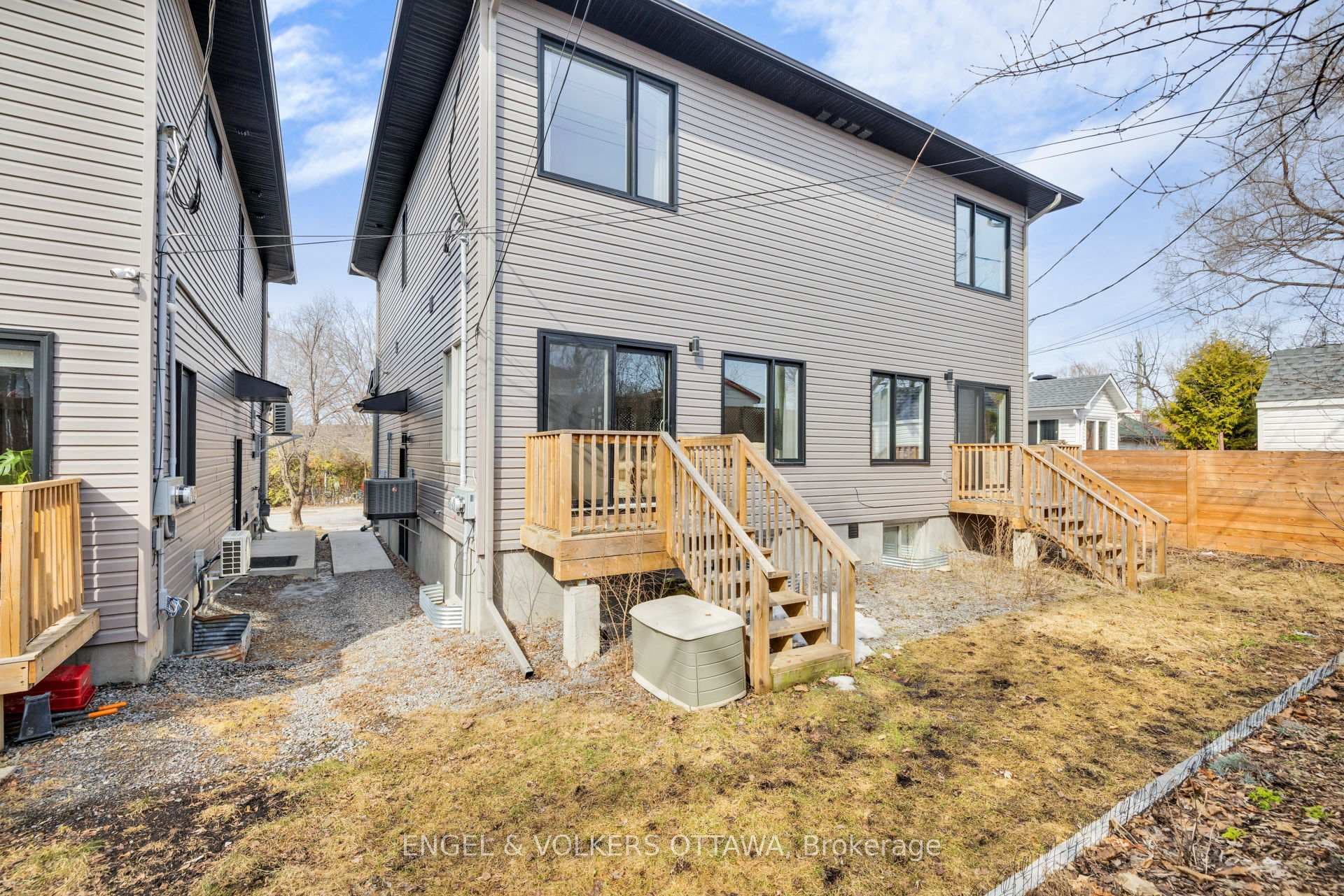 151 Longpré Street photo 7