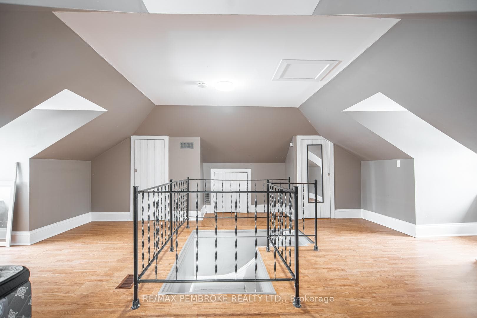 359 Metcalfe Street photo 19