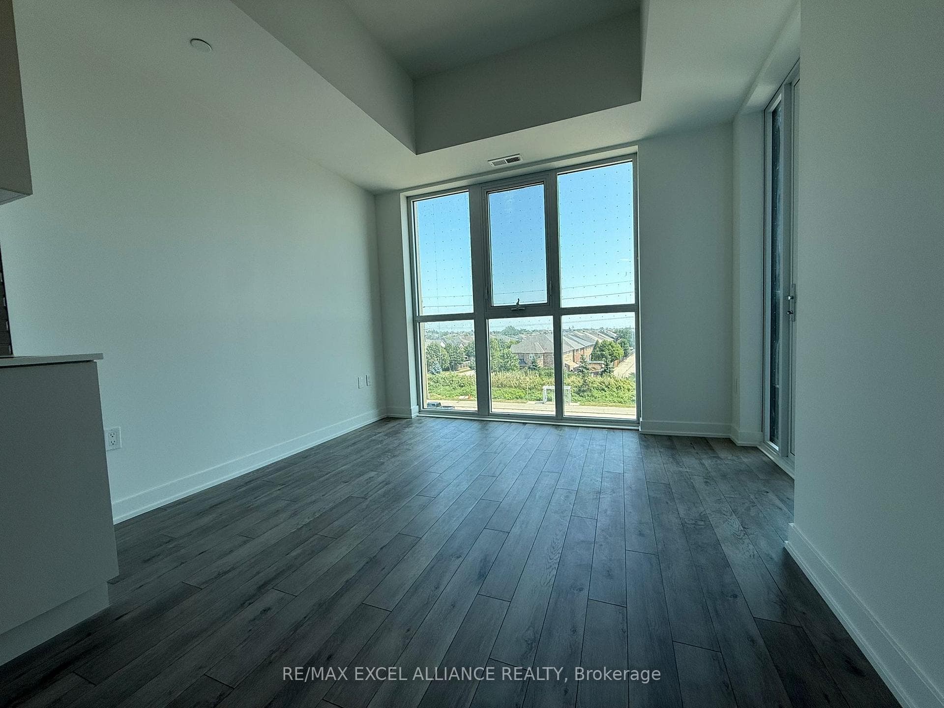 1005 Dundas Street Unit 555 photo 8