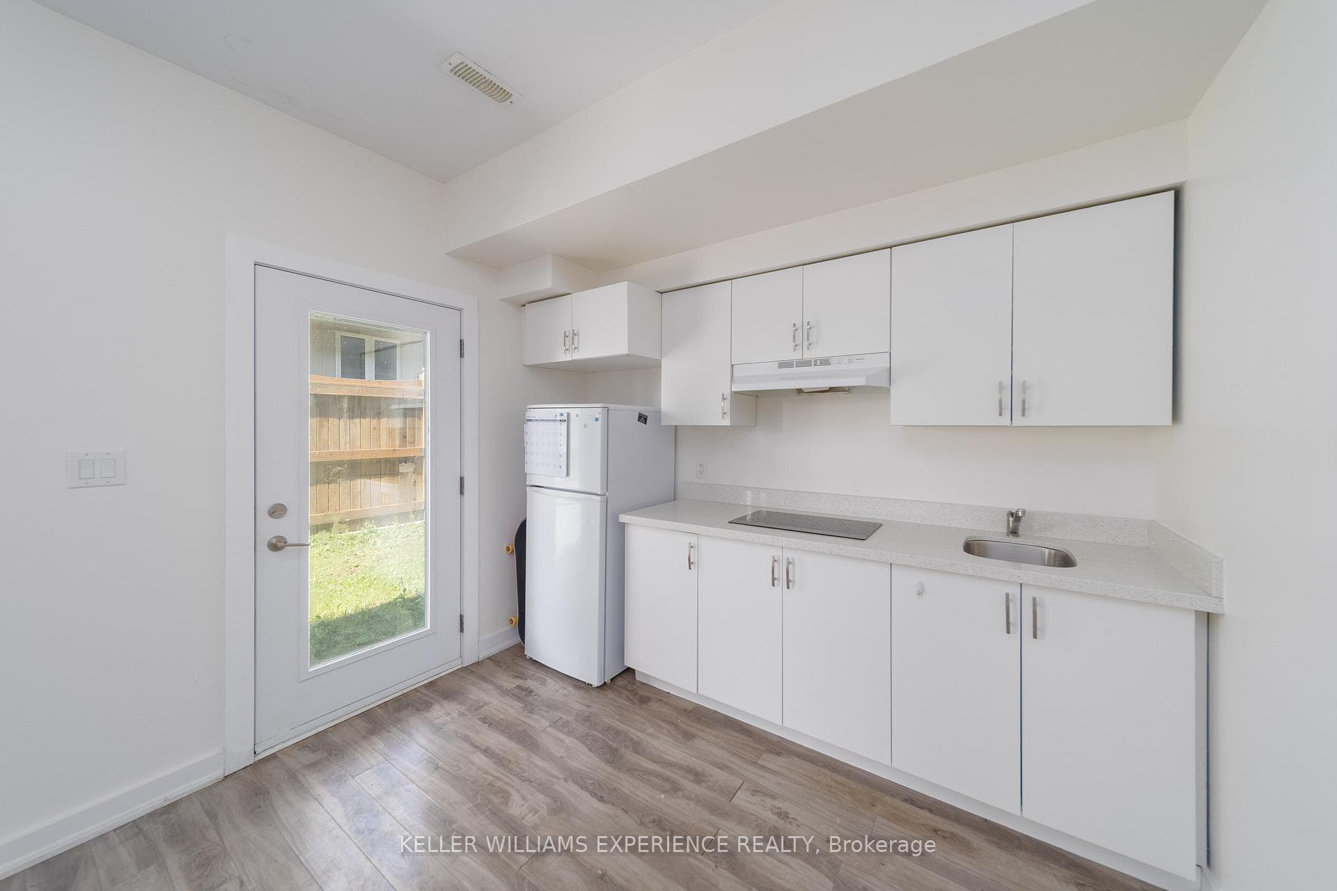 540 Essa Road Unit 29 photo 22