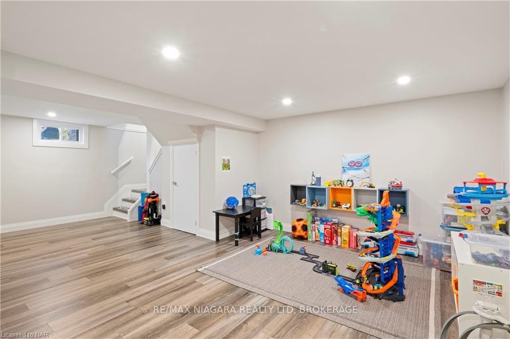 18 DENSGROVE Drive photo 27