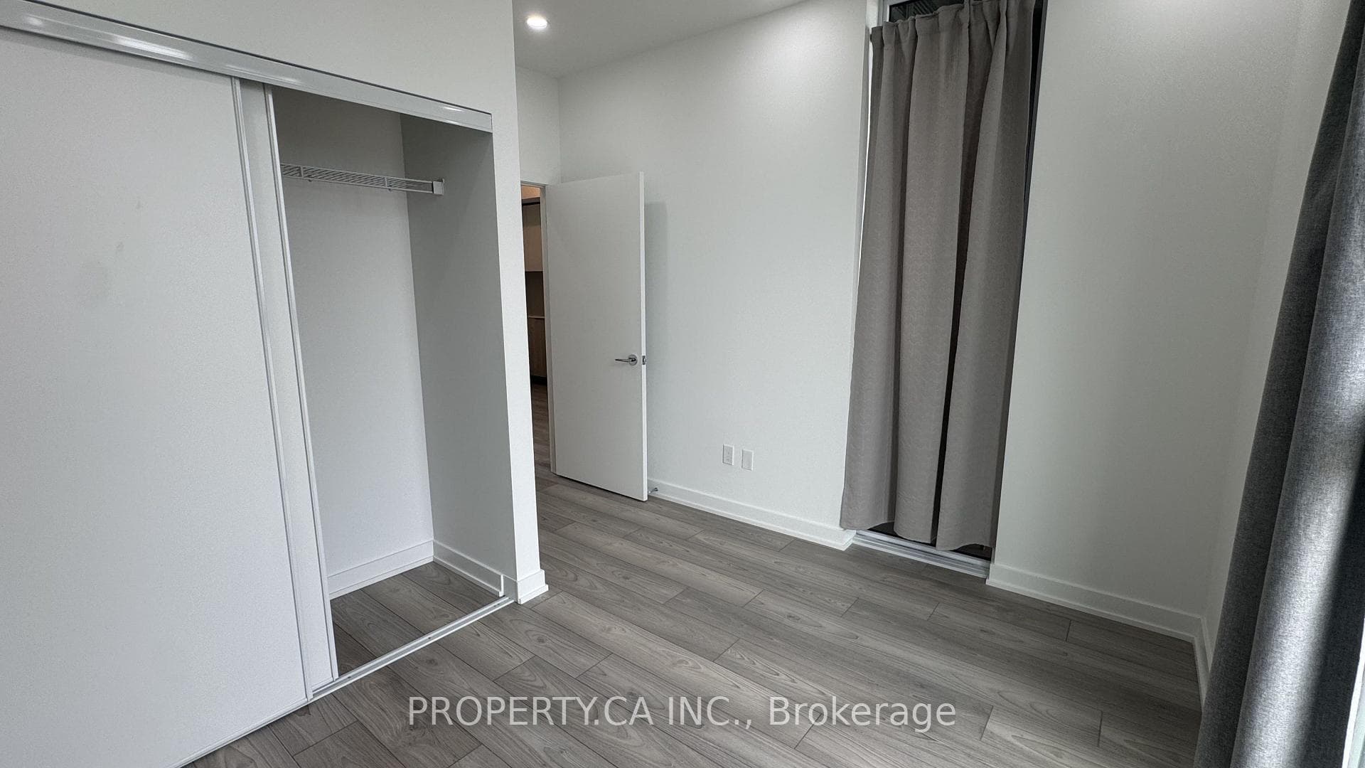 1007 The Queensway N/A Unit 910 photo 6