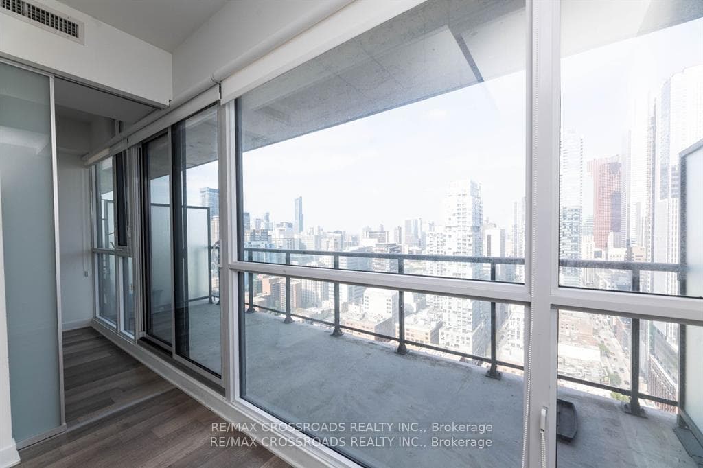 290 Adelaide Street Unit 3207 photo 22