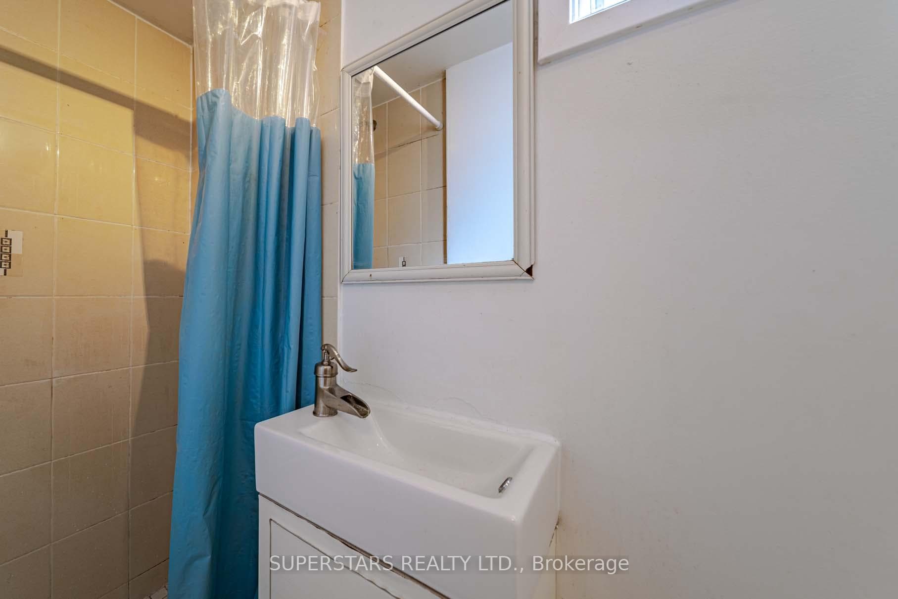 135 Appleby Crescent photo 15