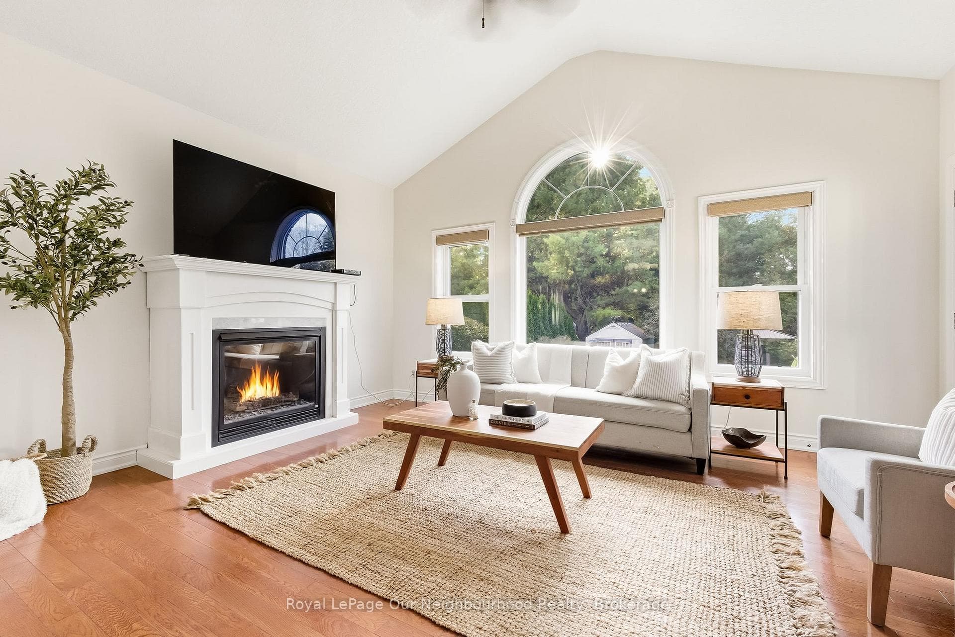 465 Foote Crescent photo 19