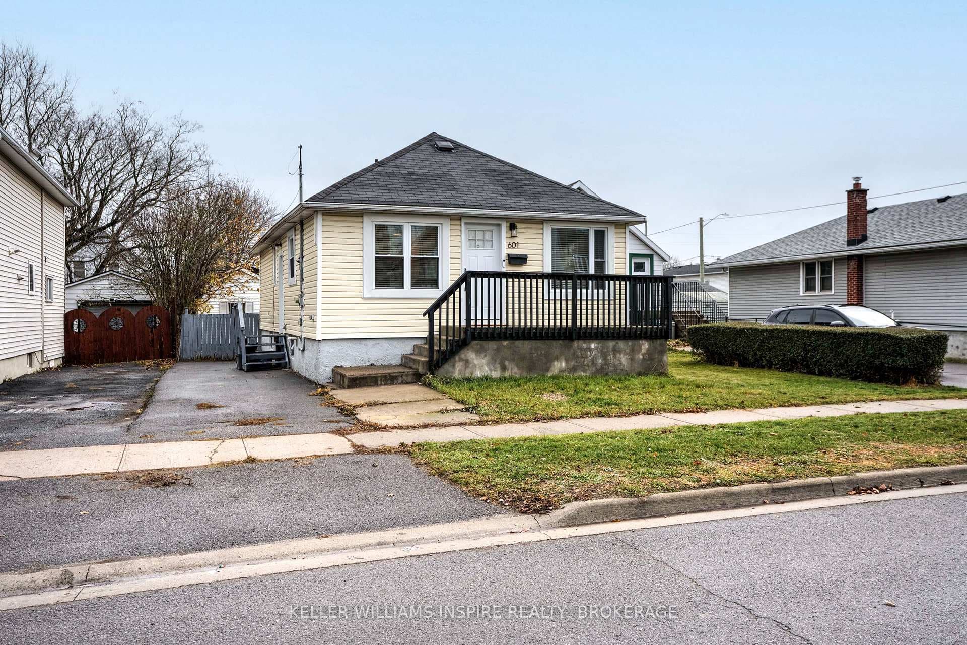 601 MacDonnell Street photo 2