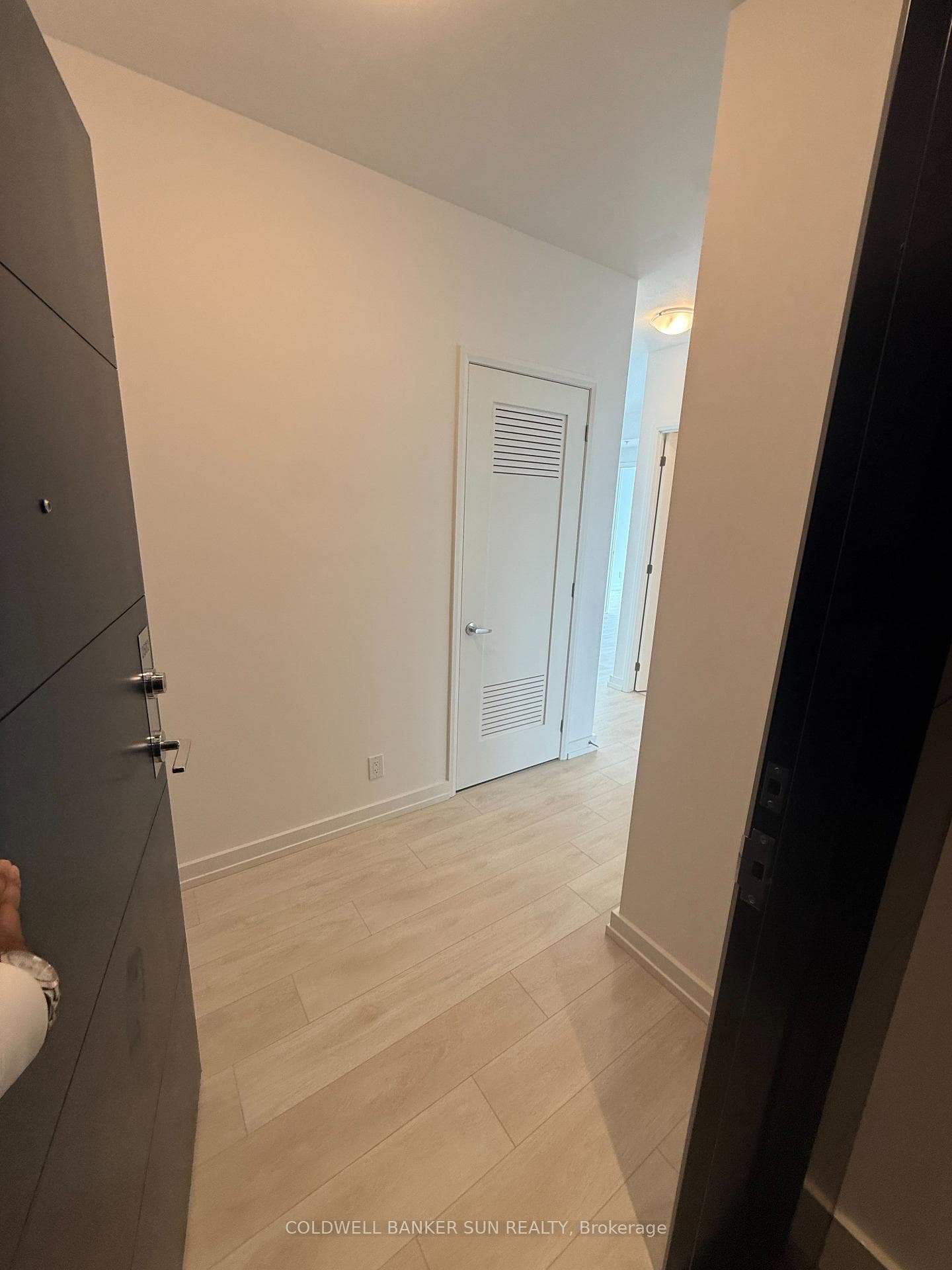 75 James Street Unit 2502 photo 4