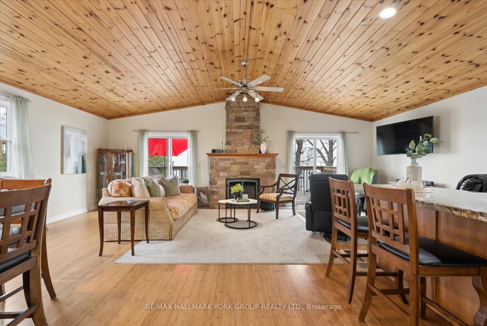 168 Irving Drive photo 5