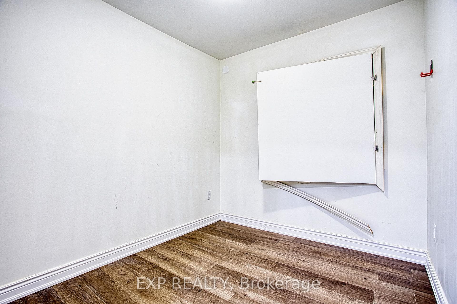 15 Riley Avenue Unit Lower photo 11
