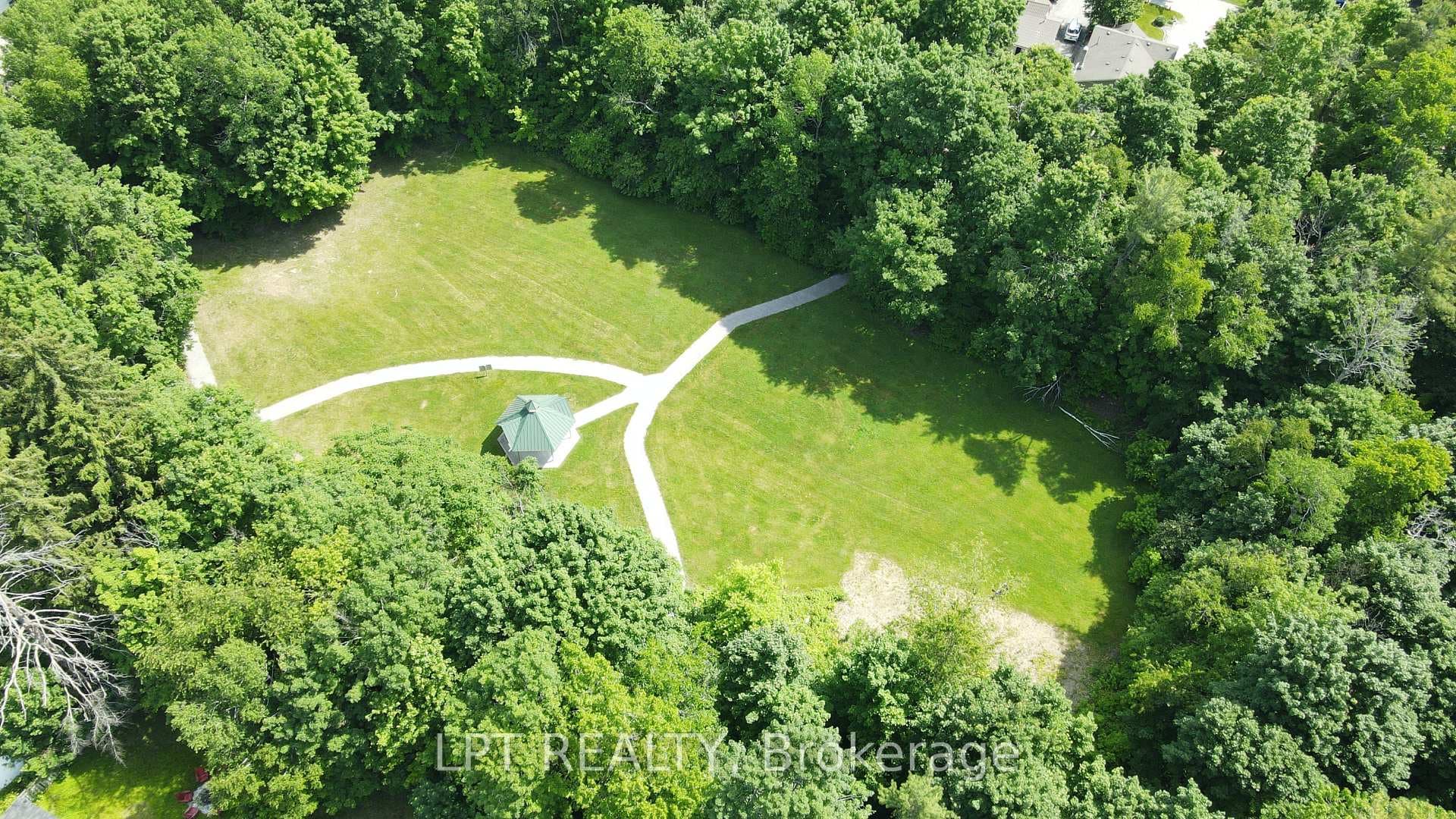 2049 Northern Avenue photo 24