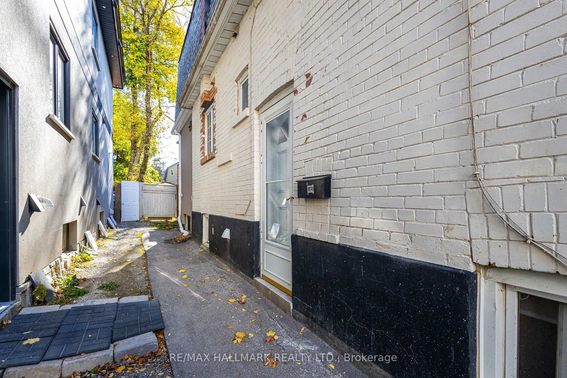 89 Soudan Avenue photo 34