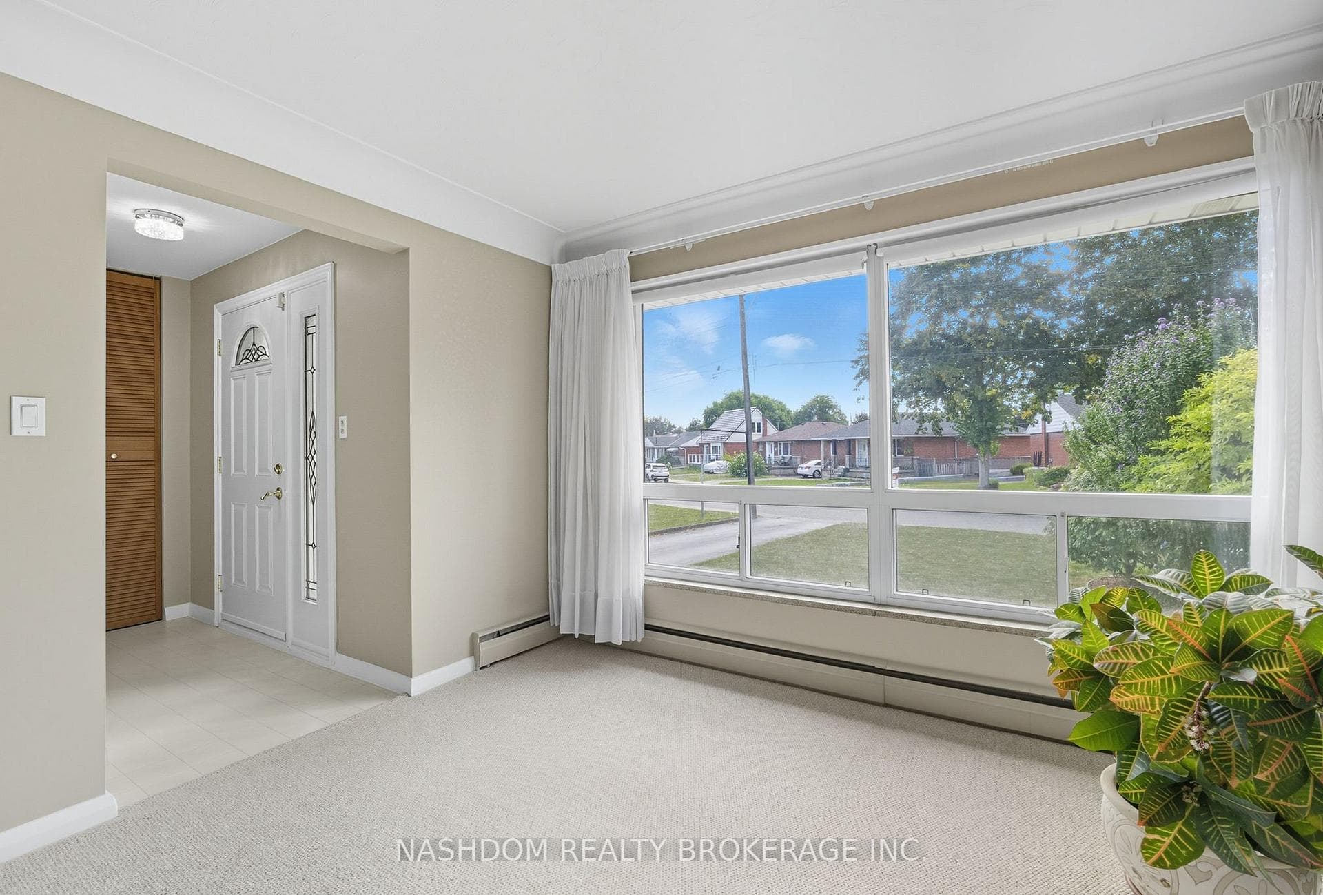 142 Fernwood Crescent photo 4